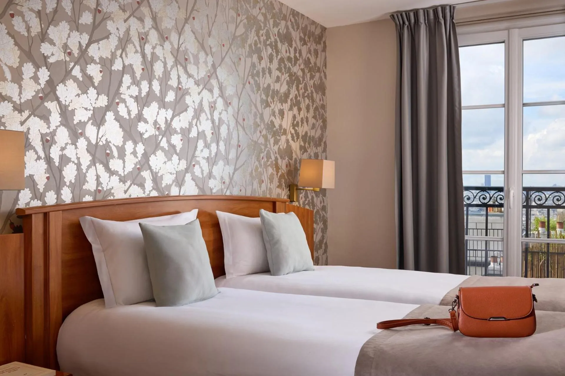 Superior Twin Room Paris view  in Timhotel Montmartre