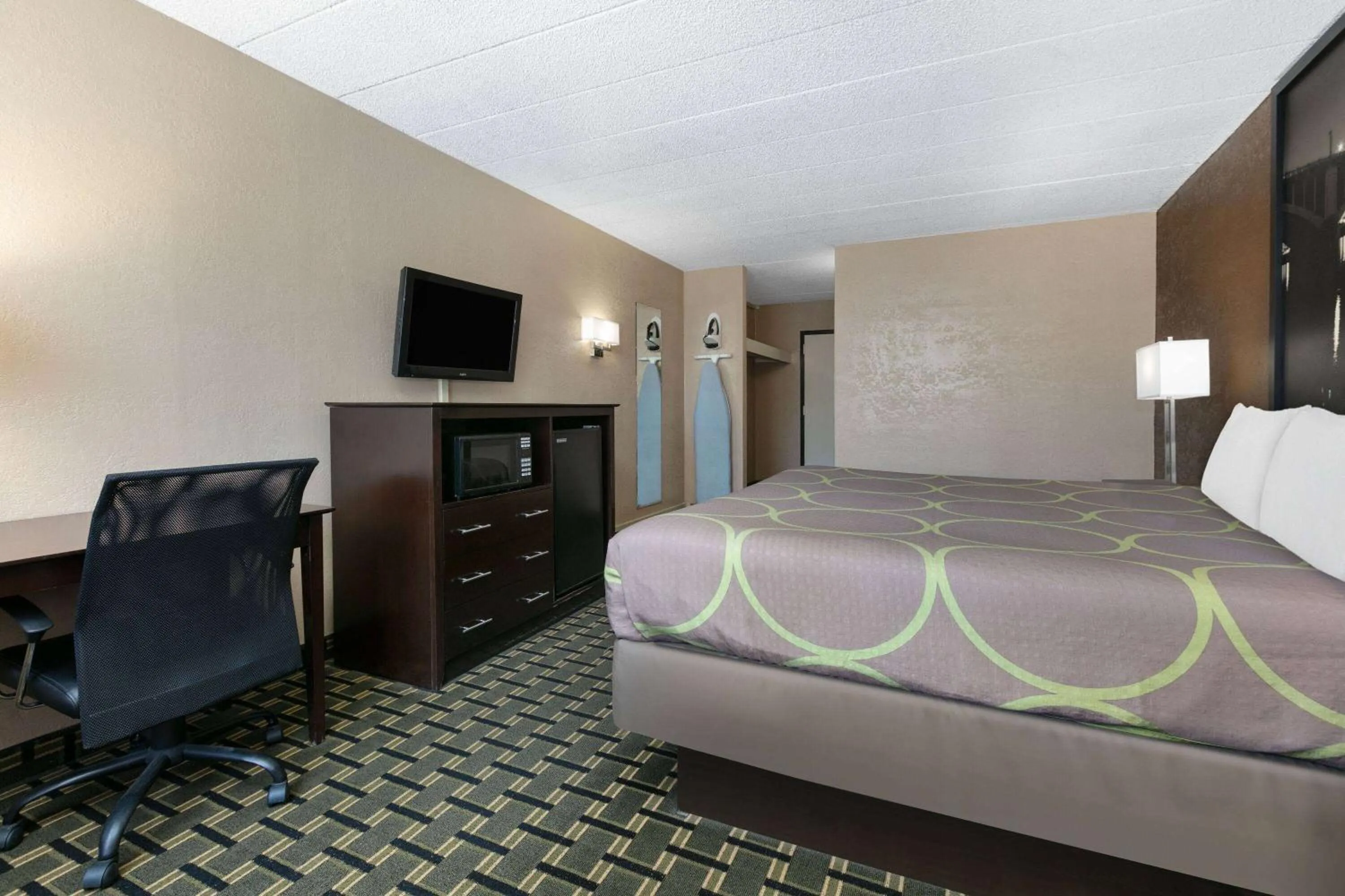 Standard King Room - Smoking in Super 8 by Wyndham Grand Prairie North