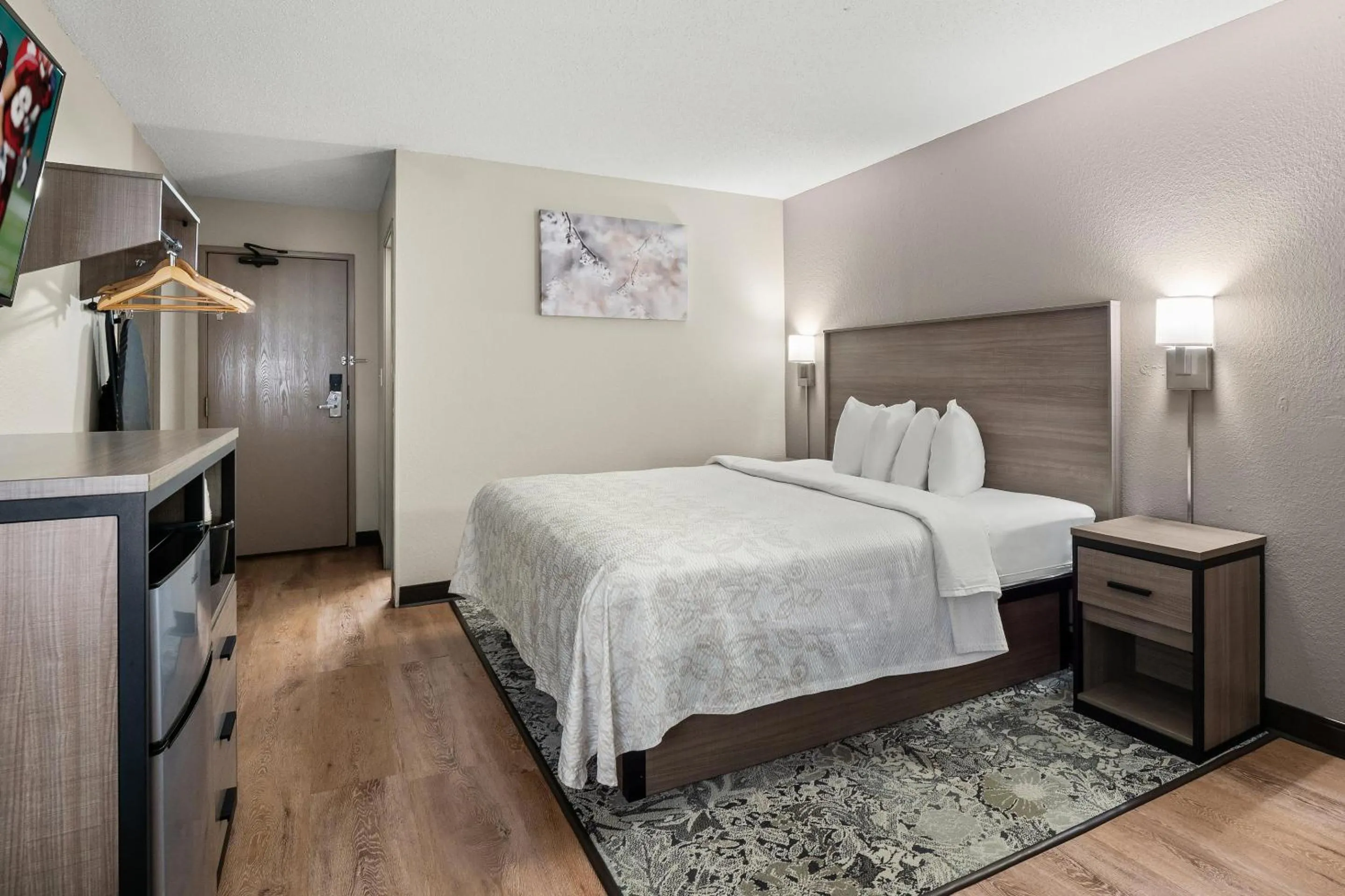 Premium King Room Smoke Free (Upgraded Bedding and Snack Box) in Red Roof PLUS Belleville