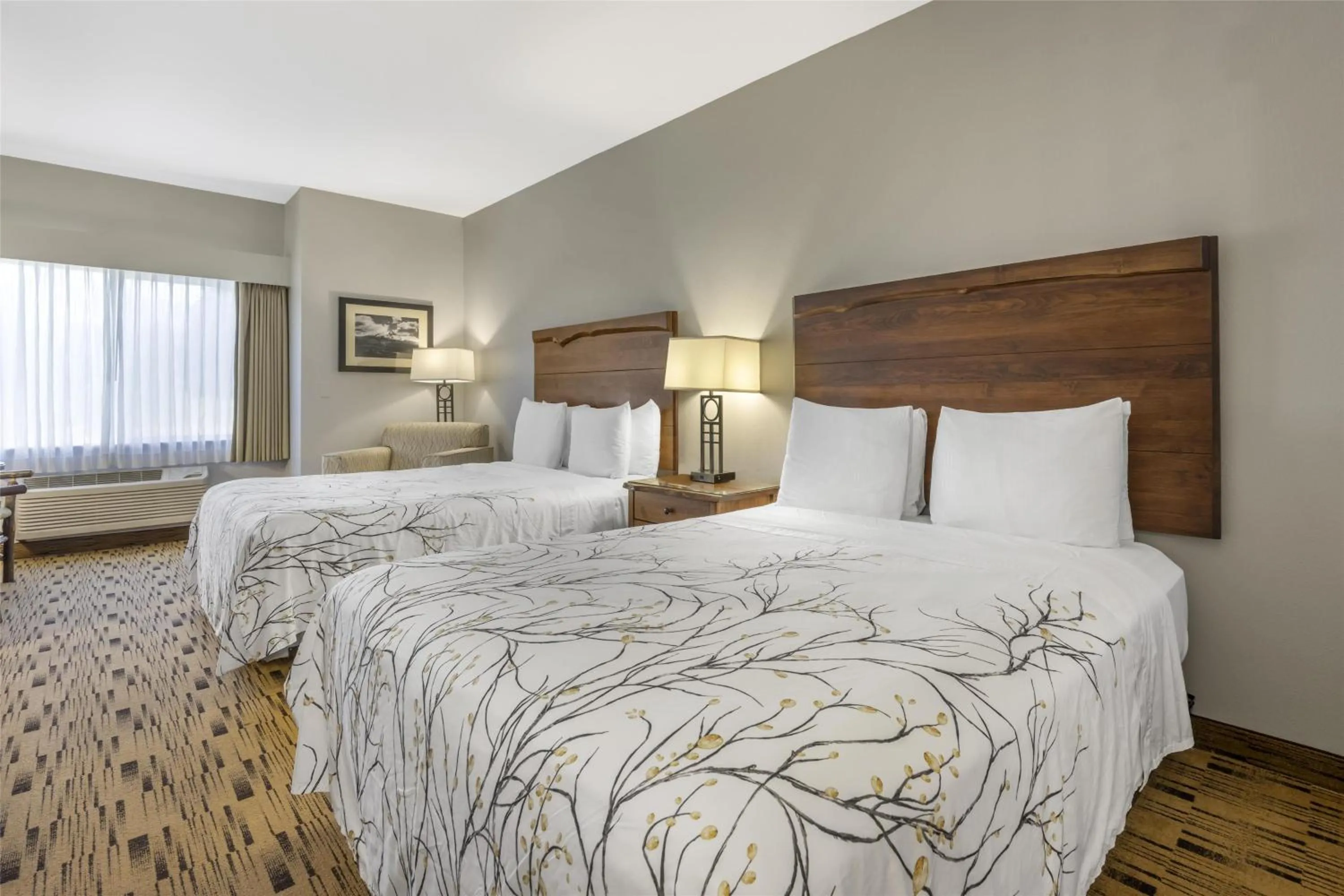 Queen Suite with Walk-In Shower - Disability Access/Non-Smoking in Best Western Plus Columbia River Inn