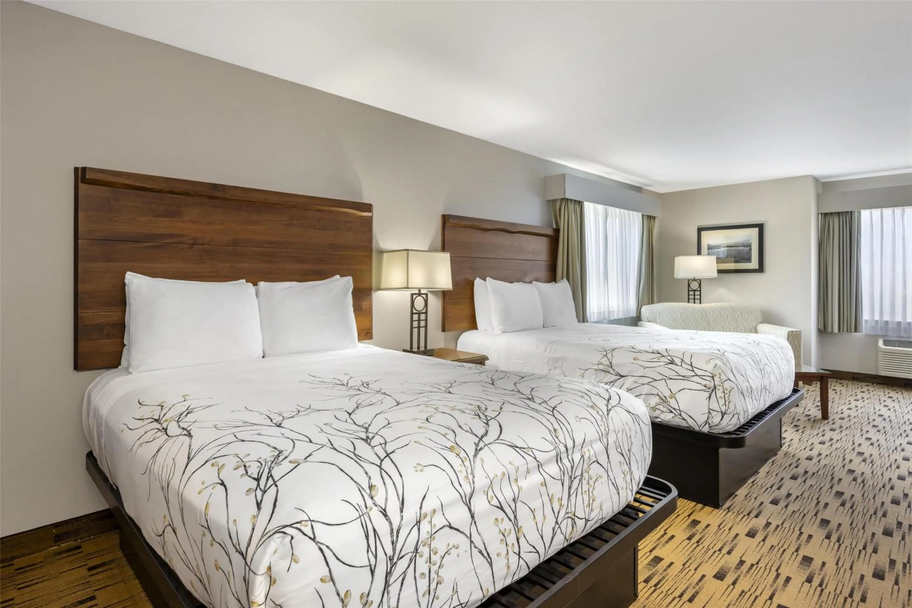 Queen Room with Two Queen Beds - River View in Best Western Plus Columbia River Inn