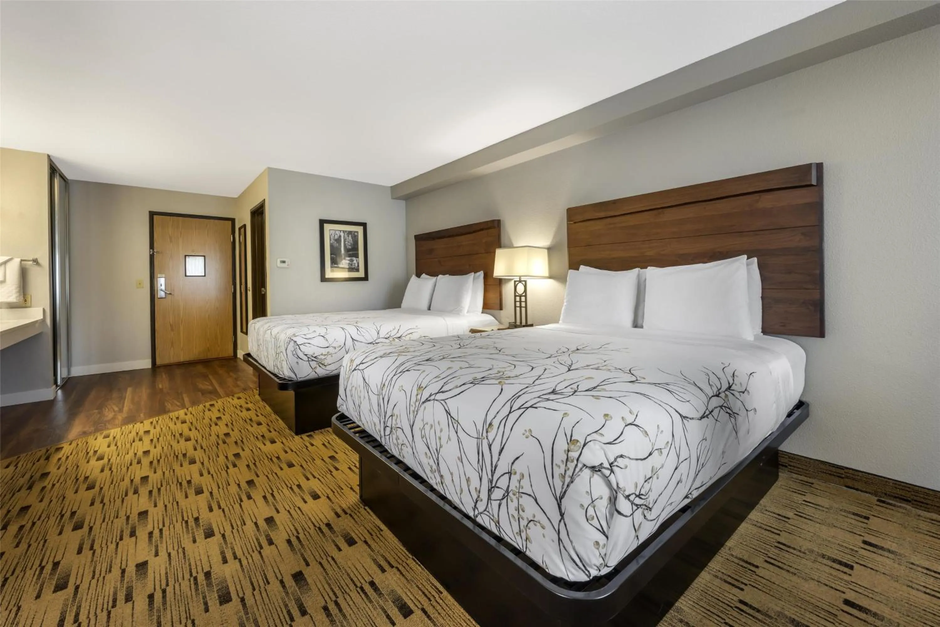 Deluxe Queen Room with Two Queen Beds - River View  in Best Western Plus Columbia River Inn