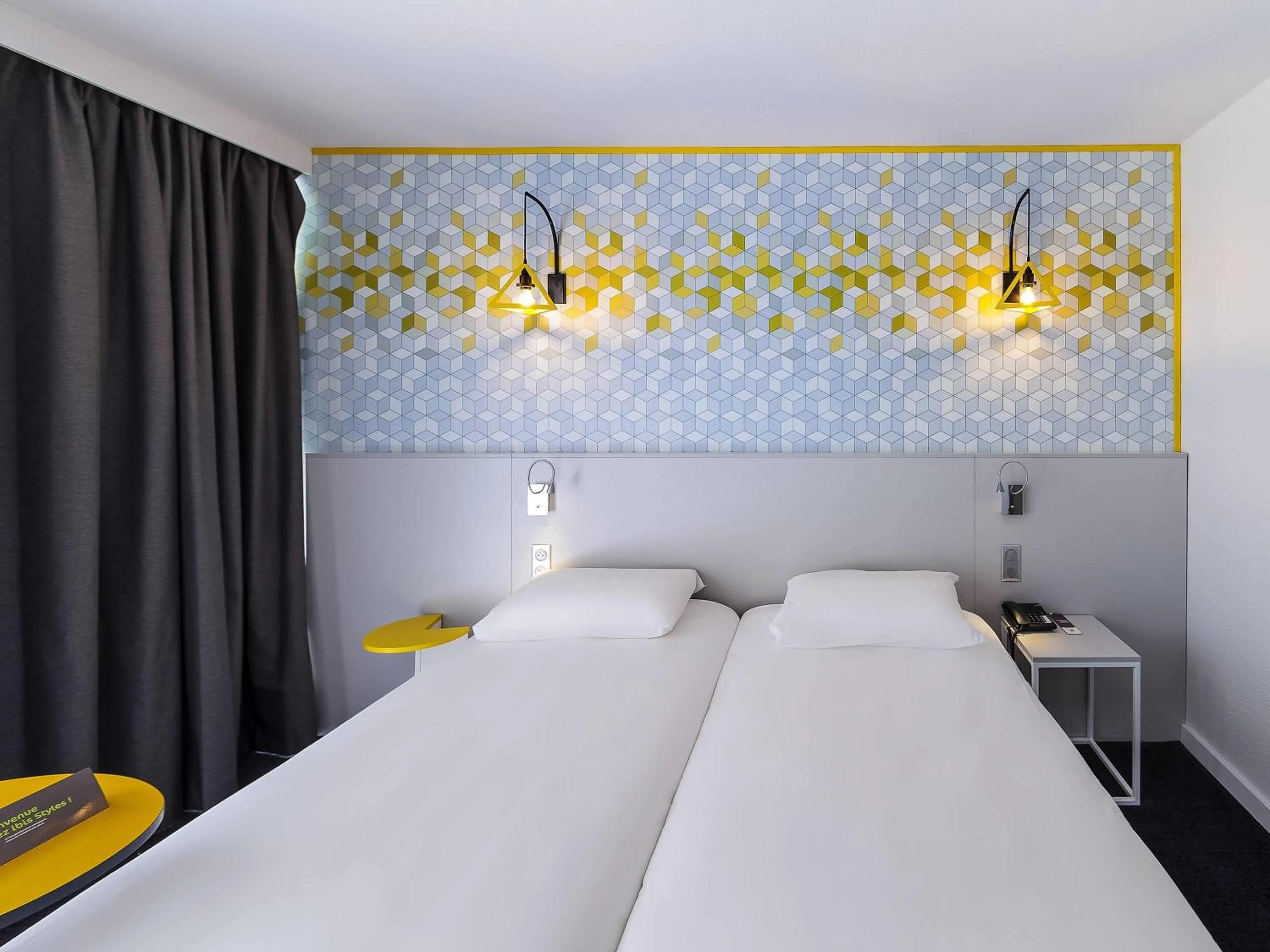 Standard Twin Room in ibis Styles Poitiers Nord