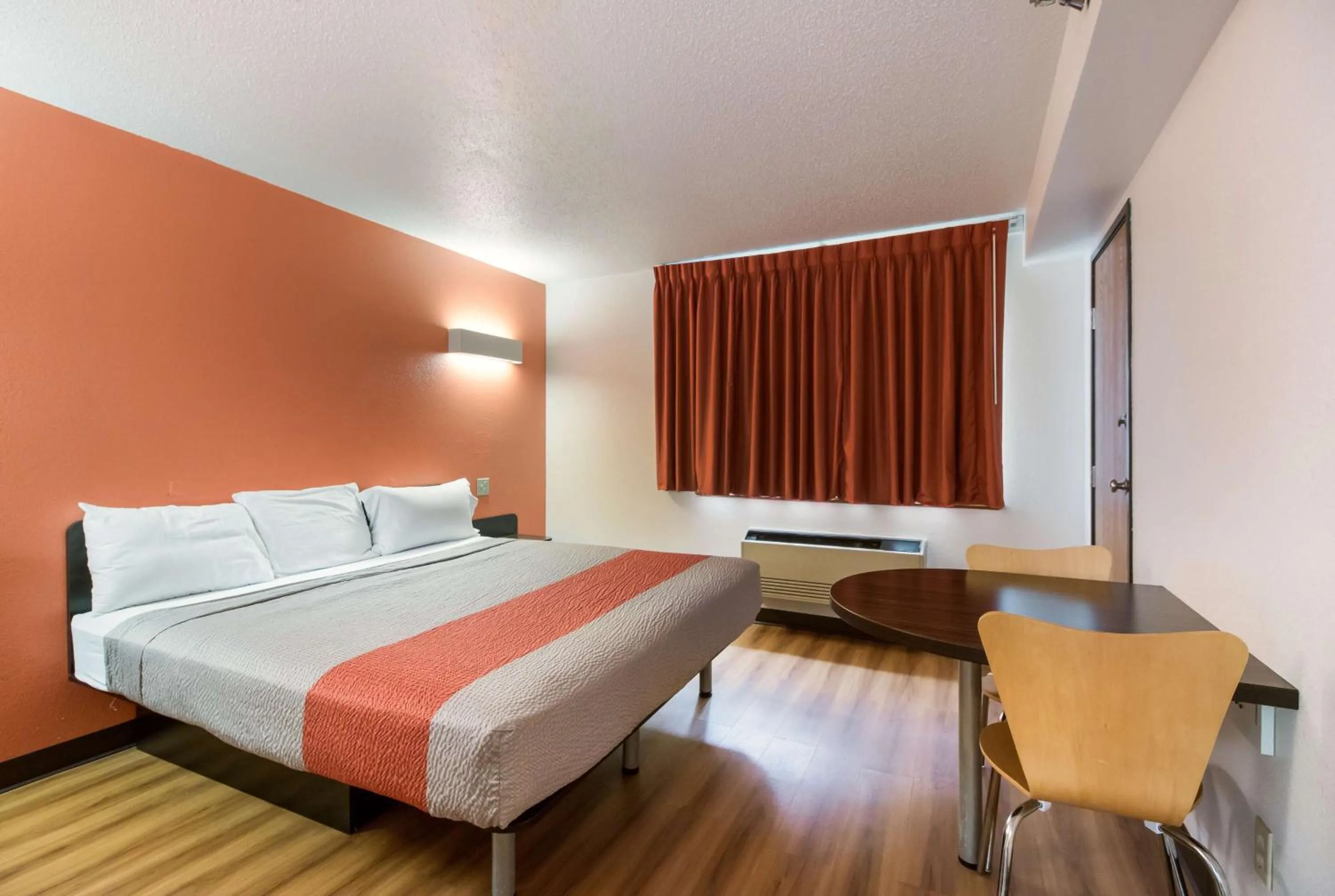 King Suite with Spa Bath - Non-Smoking in Motel 6-Davenport, IA