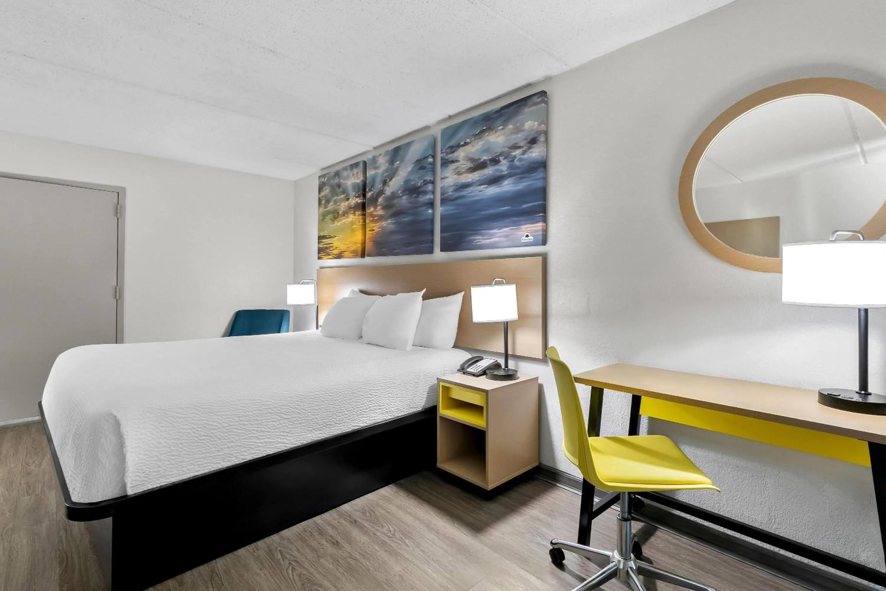 Business King Room - Non-Smoking in Days Inn by Wyndham Seneca-Clemson