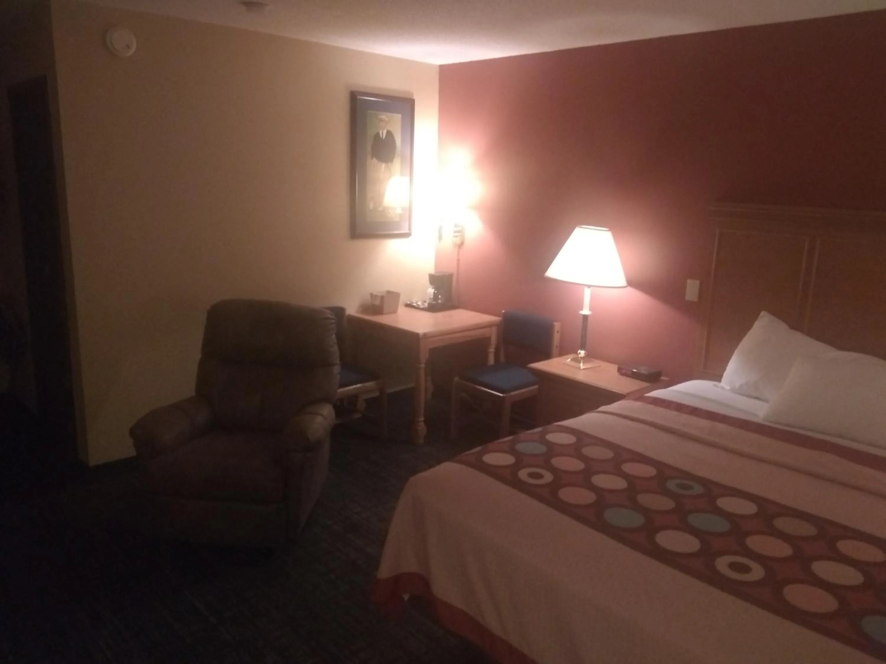 Deluxe King Room - Non-Smoking in Super 8 by Wyndham Baxter/Brainerd Area