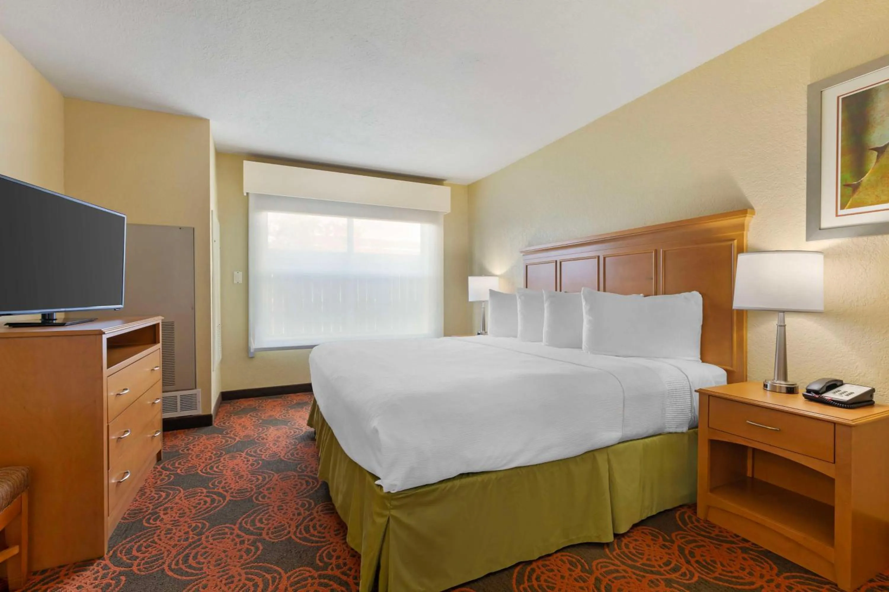 King Suite with Sofa Bed - Disability Access/Non-Smoking in Best Western Plus Waco North