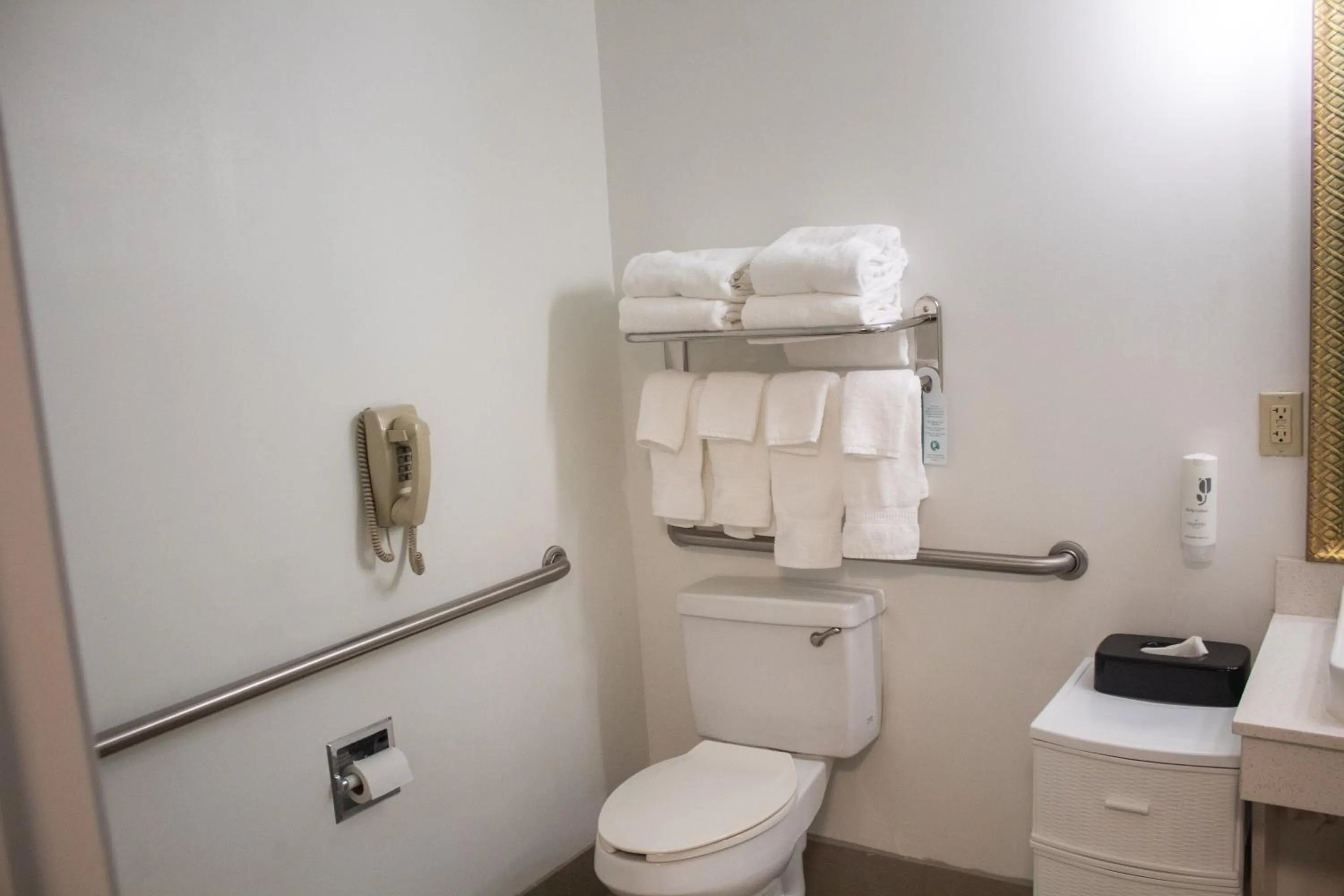 Queen Room with Two Queen Beds - Disability Access in Country Inn & Suites by Radisson, Big Rapids, MI