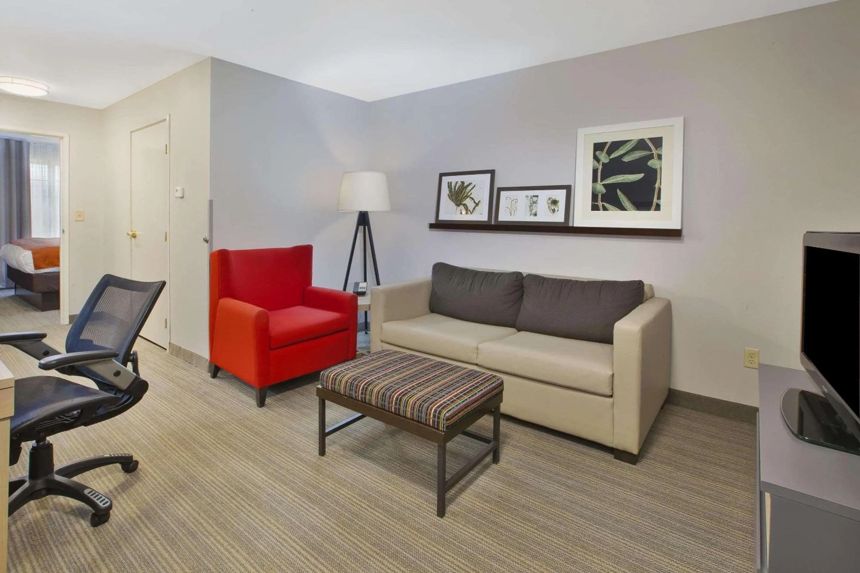 King Suite - Disability Access/Non Smoking in Country Inn & Suites by Radisson, Big Rapids, MI