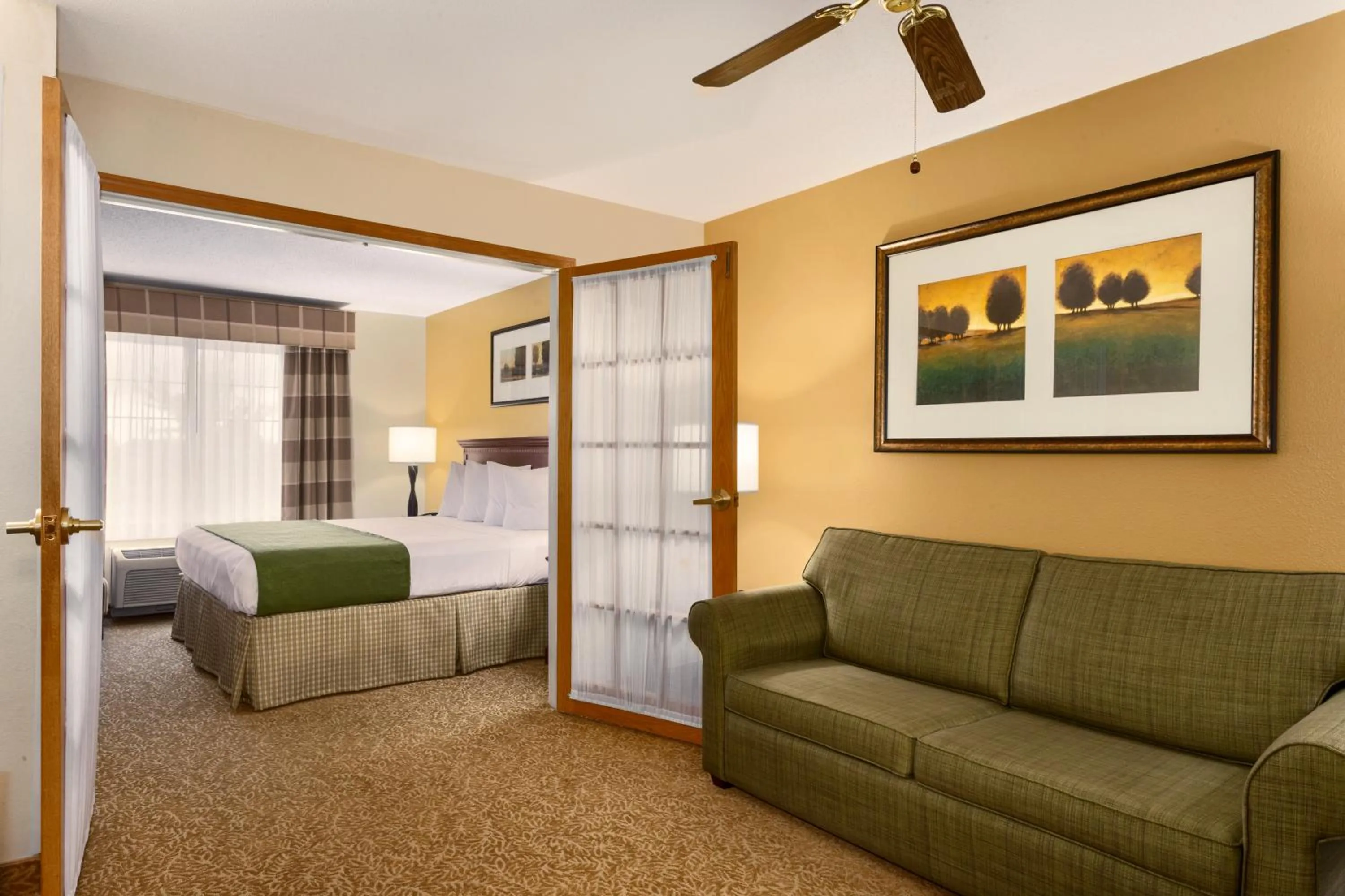 One-Bedroom King Suite in Country Inn & Suites by Radisson, Marion, OH