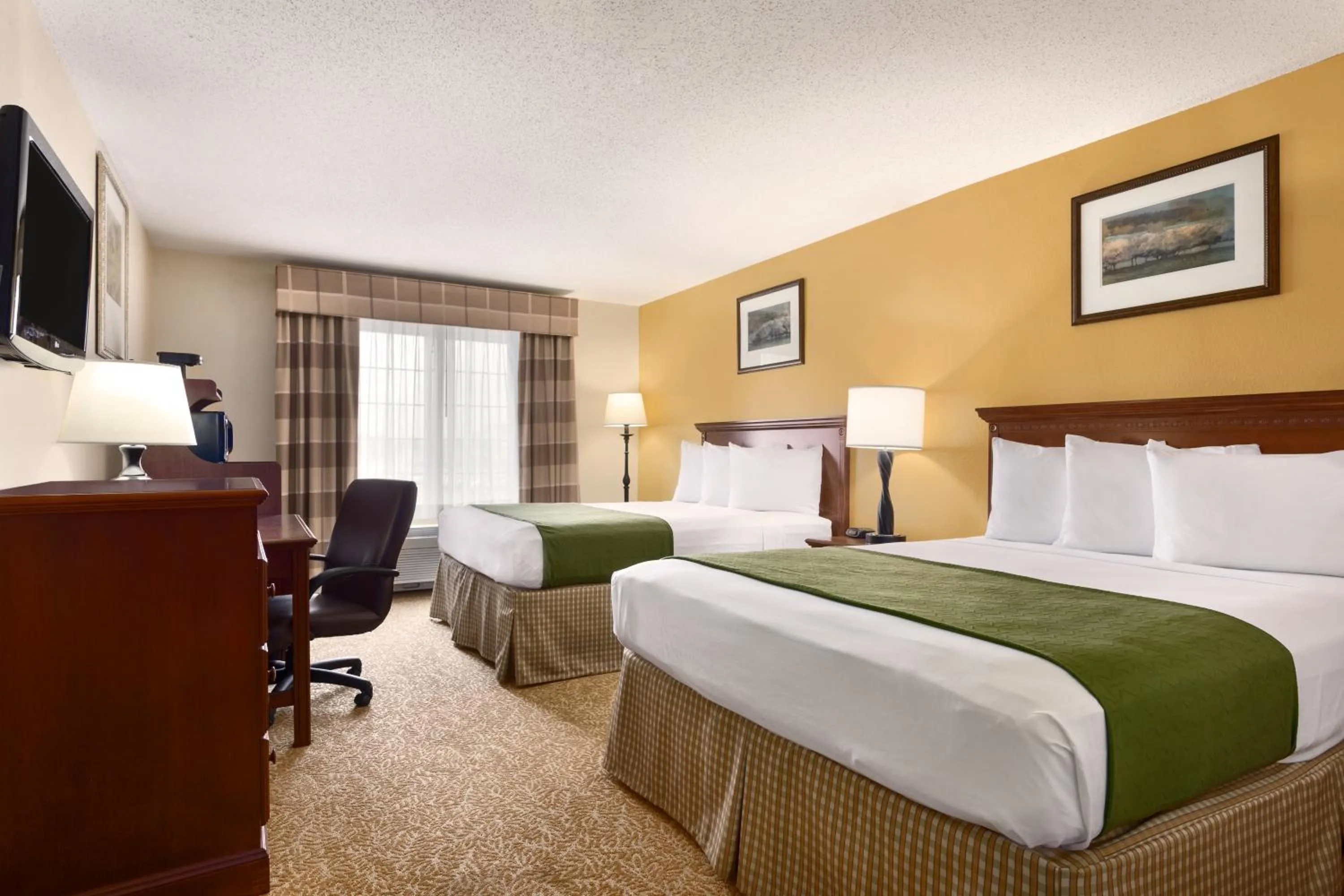 Queen Room with Two Queen Beds with Disability Access  in Country Inn & Suites by Radisson, Marion, OH