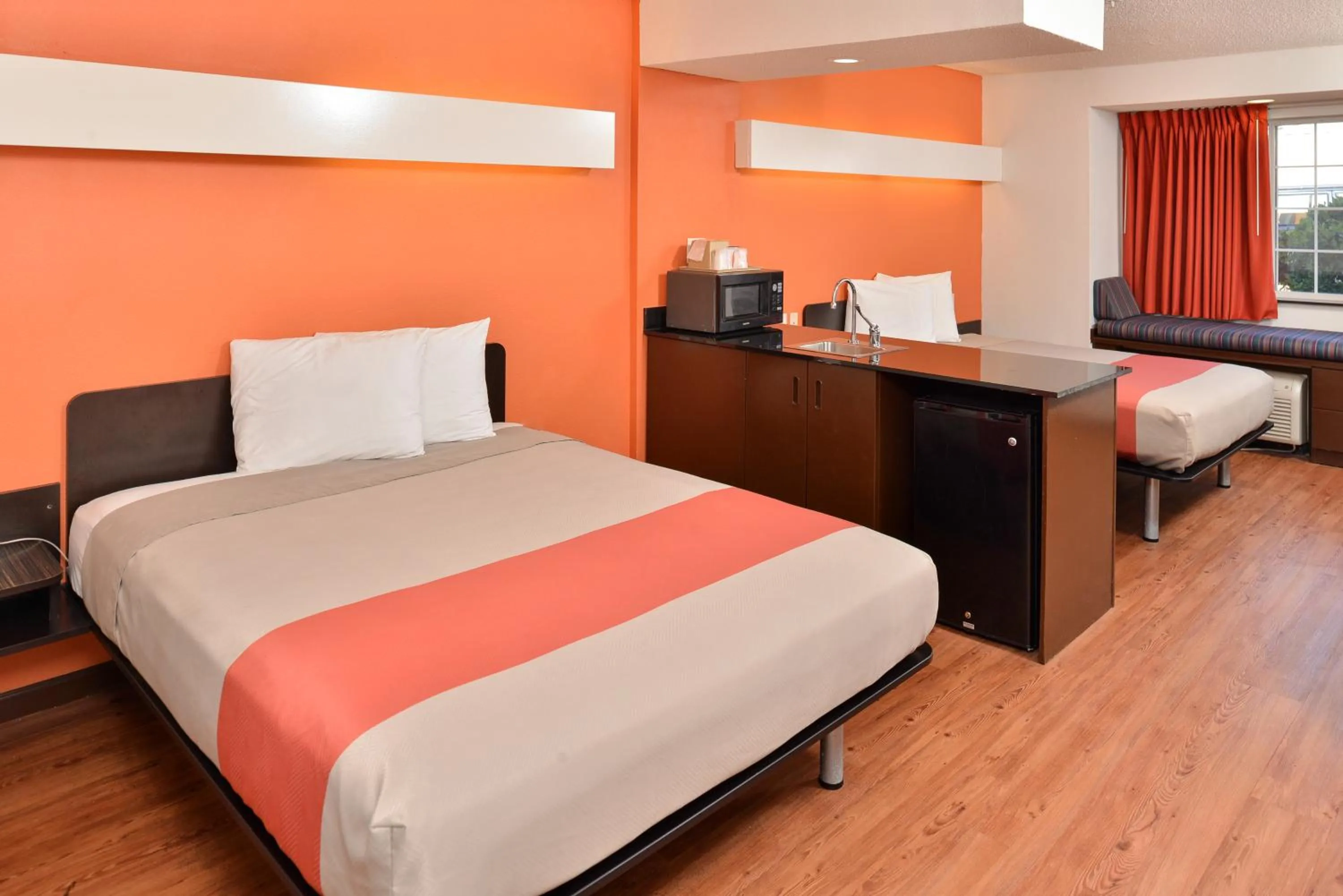 Deluxe Queen Suite - single occupancy - Non-Smoking in Motel 6-Richburg, SC