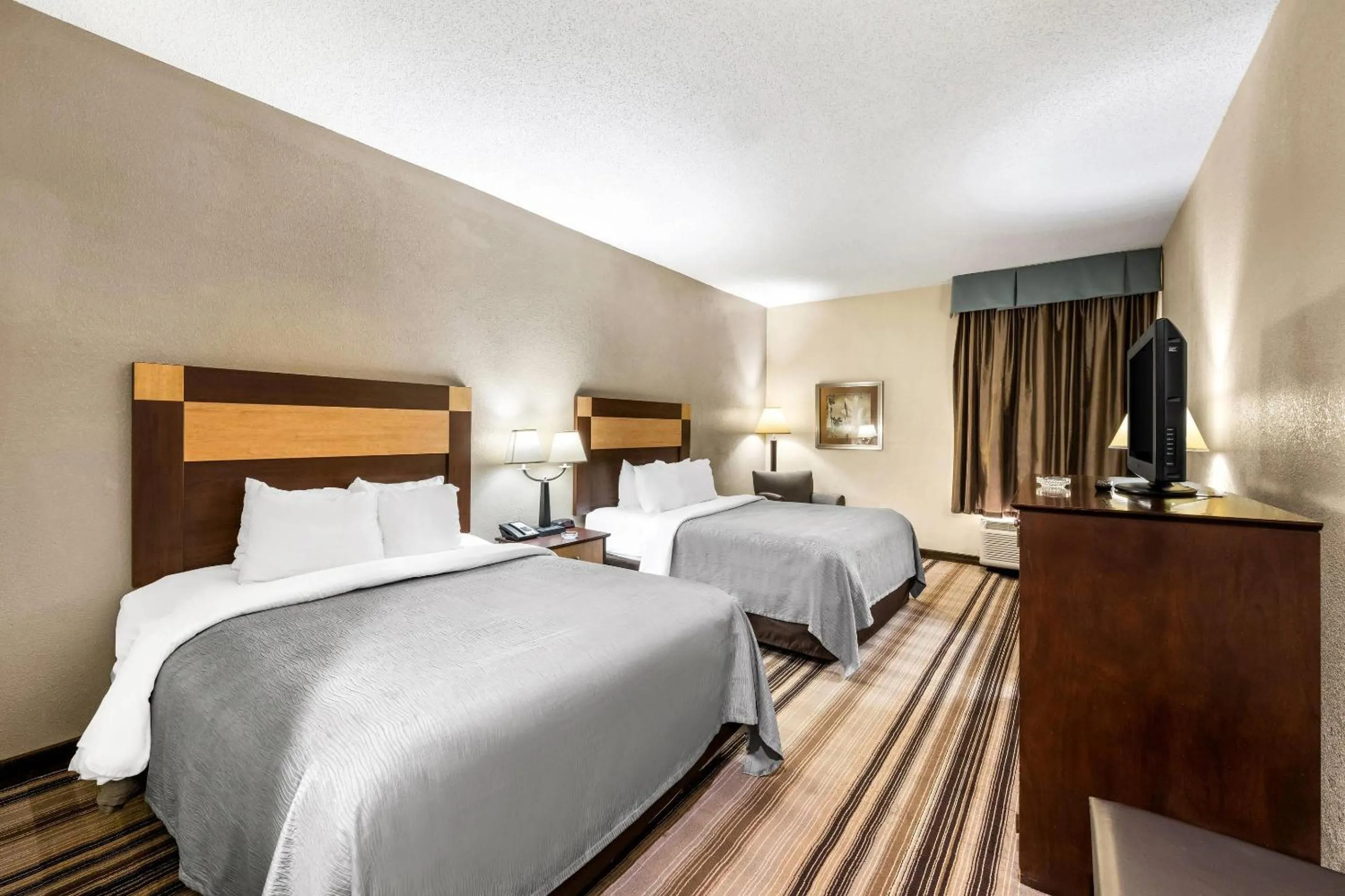 Queen Room with Two Queen Beds - Non-Smoking in Quality Inn Bulls Gap