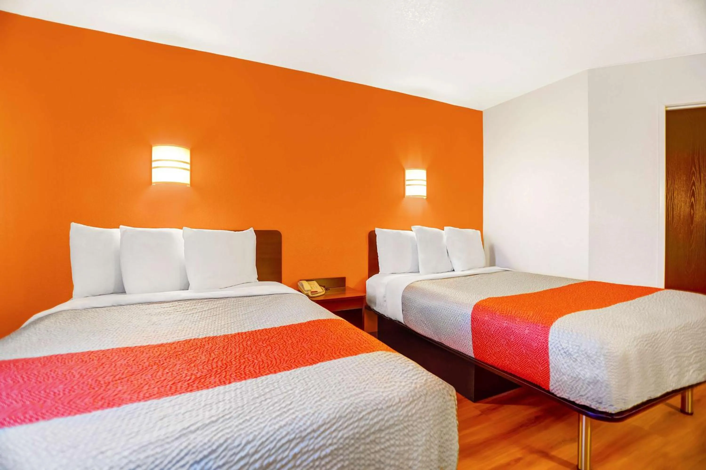 Quadruple Room - Disability Access - Non-Smoking in Motel 6-Benson, AZ