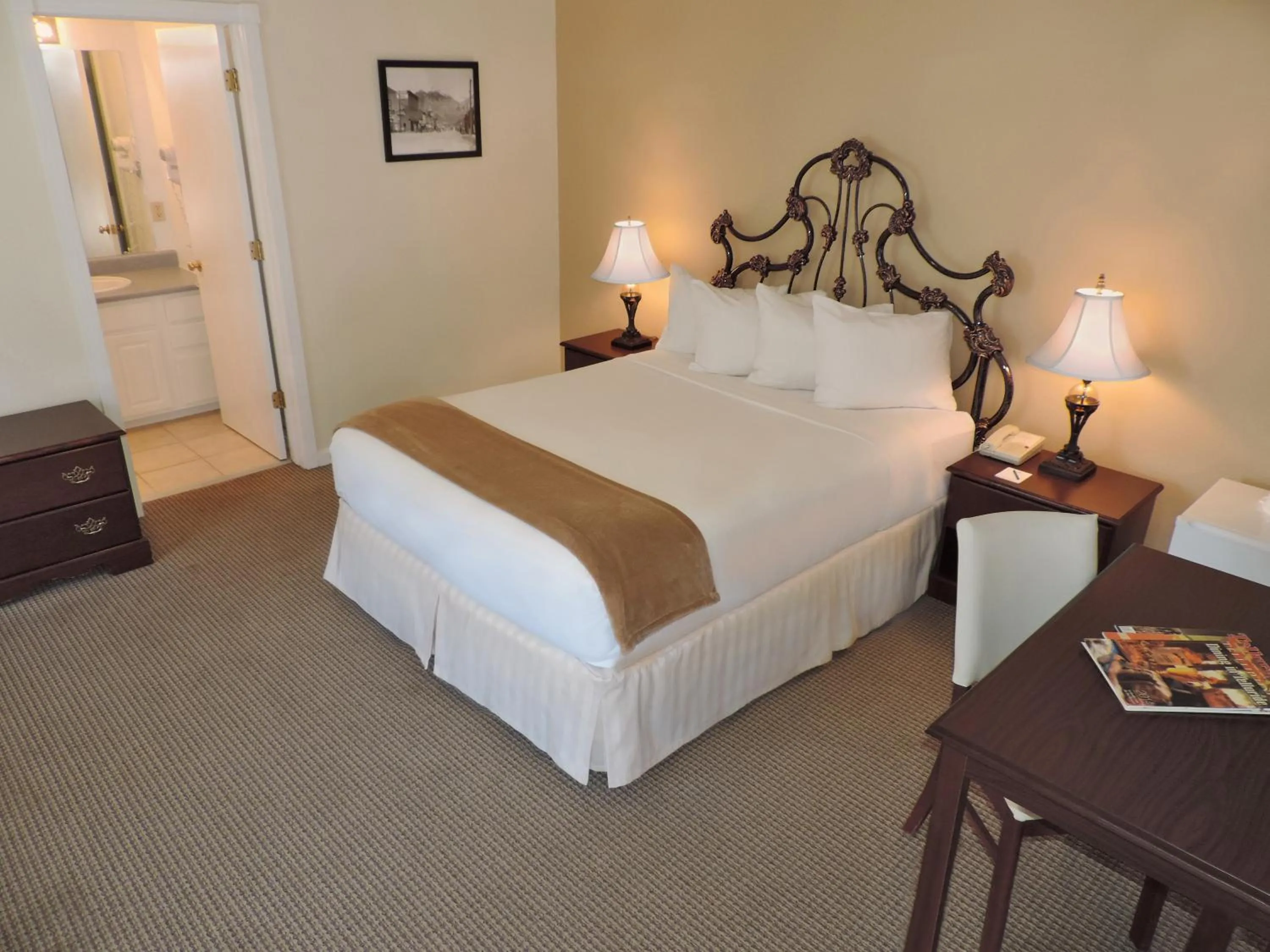 Signature One Queen Bed in The Victorian Inn