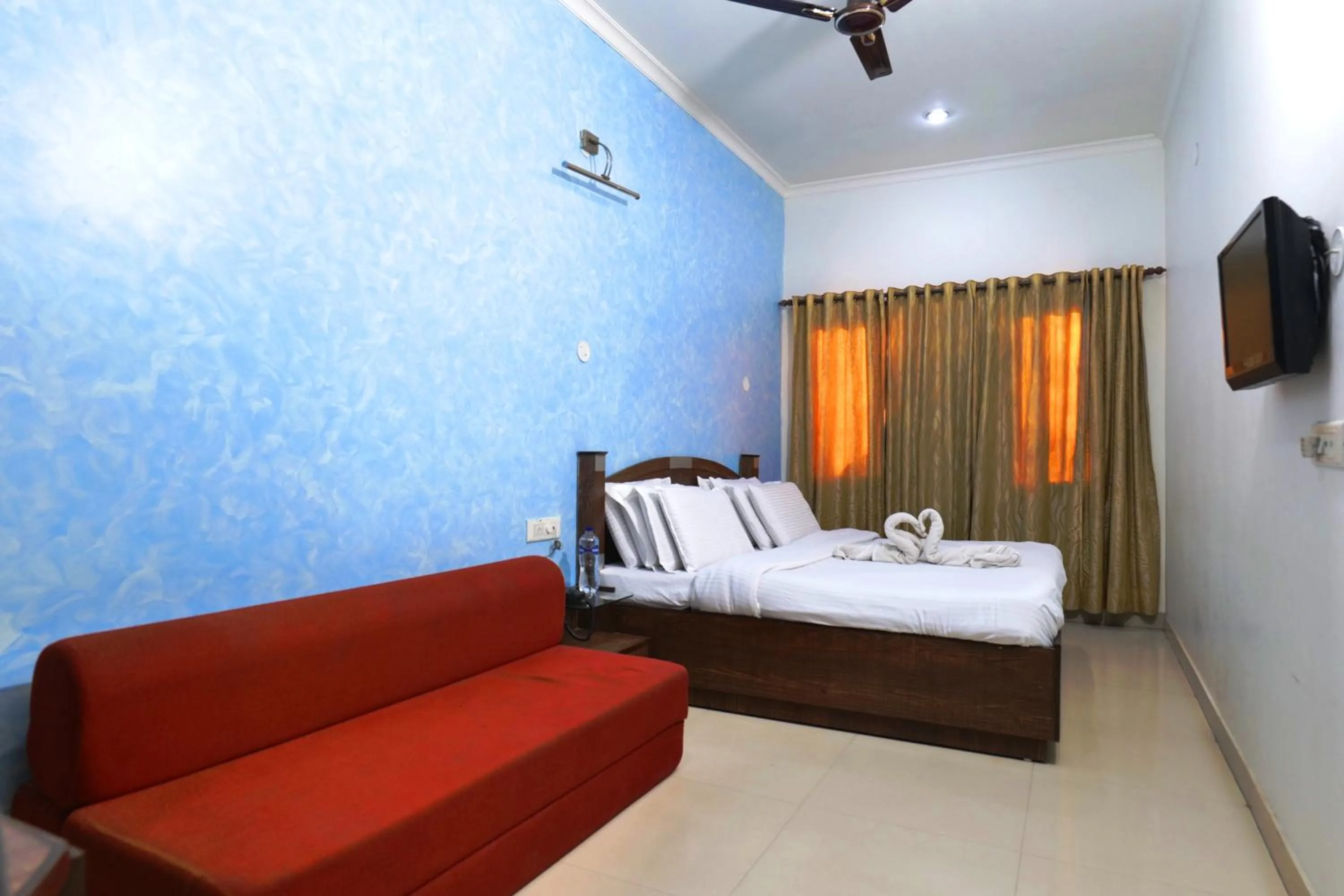 Deluxe Family Room in Hotel Holiday Comfort - 800 mts from Jallianwala Bagh