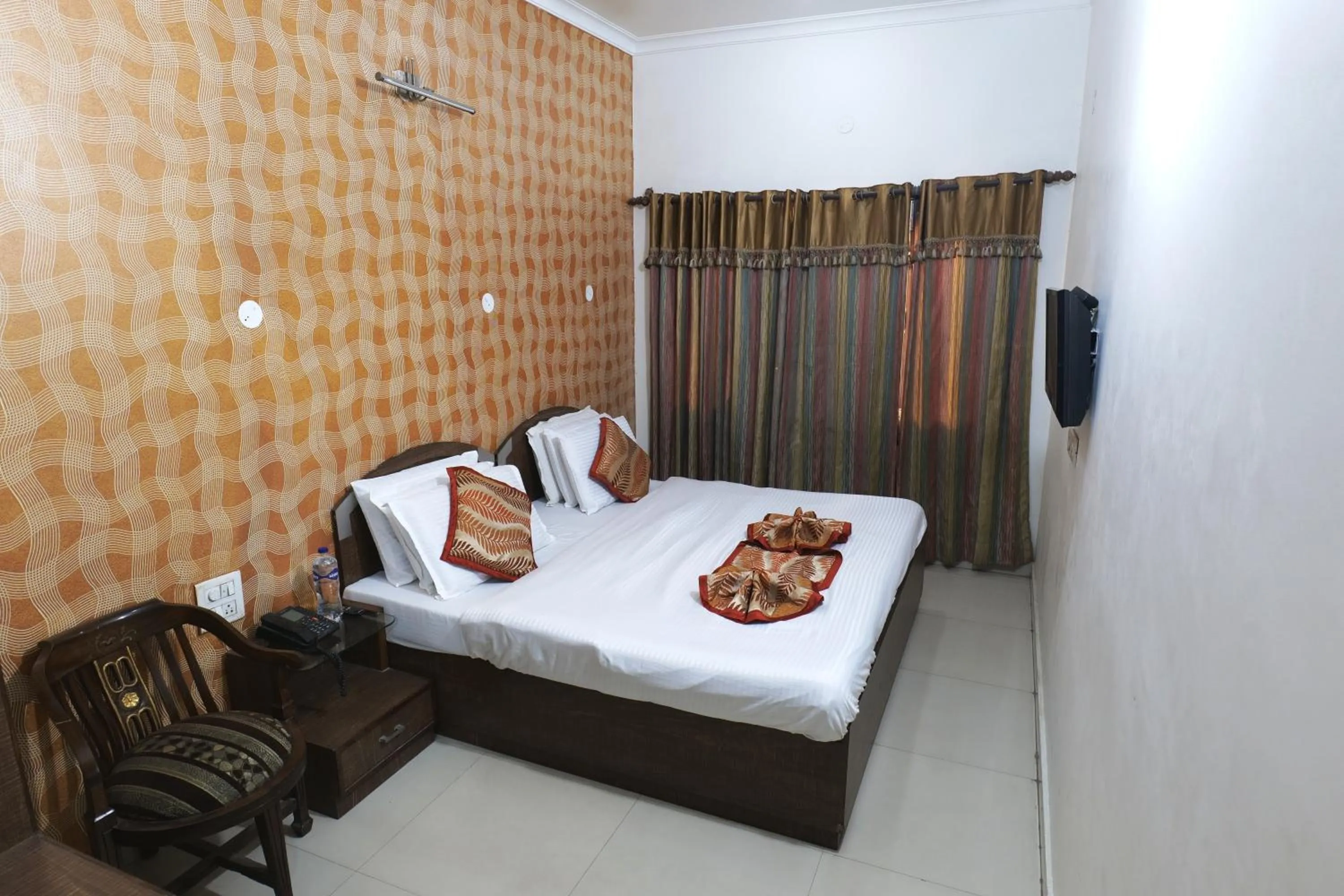 Superior Double Room in Hotel Holiday Comfort - 800 mts from Jallianwala Bagh