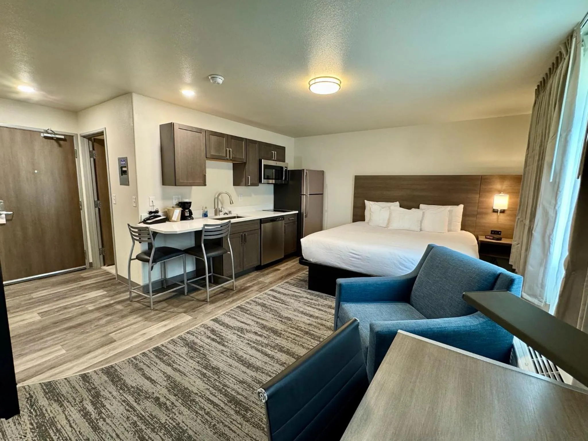 King Room in Alaska's Select Inn Wasilla