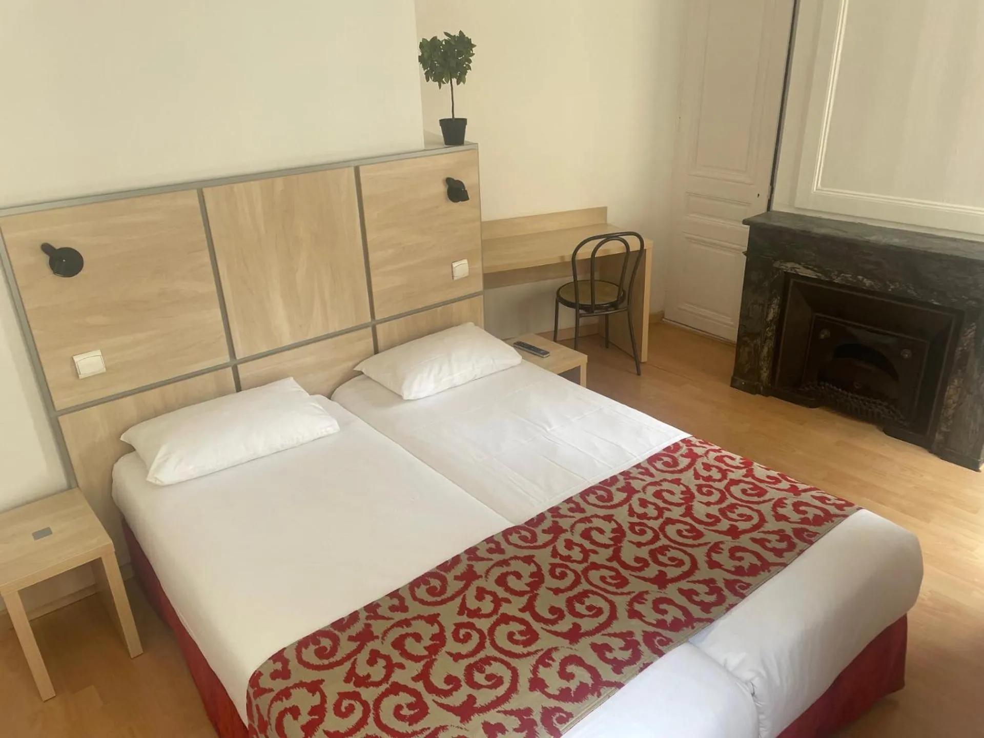 Family Apartment in Best Western Lyon Saint-Antoine