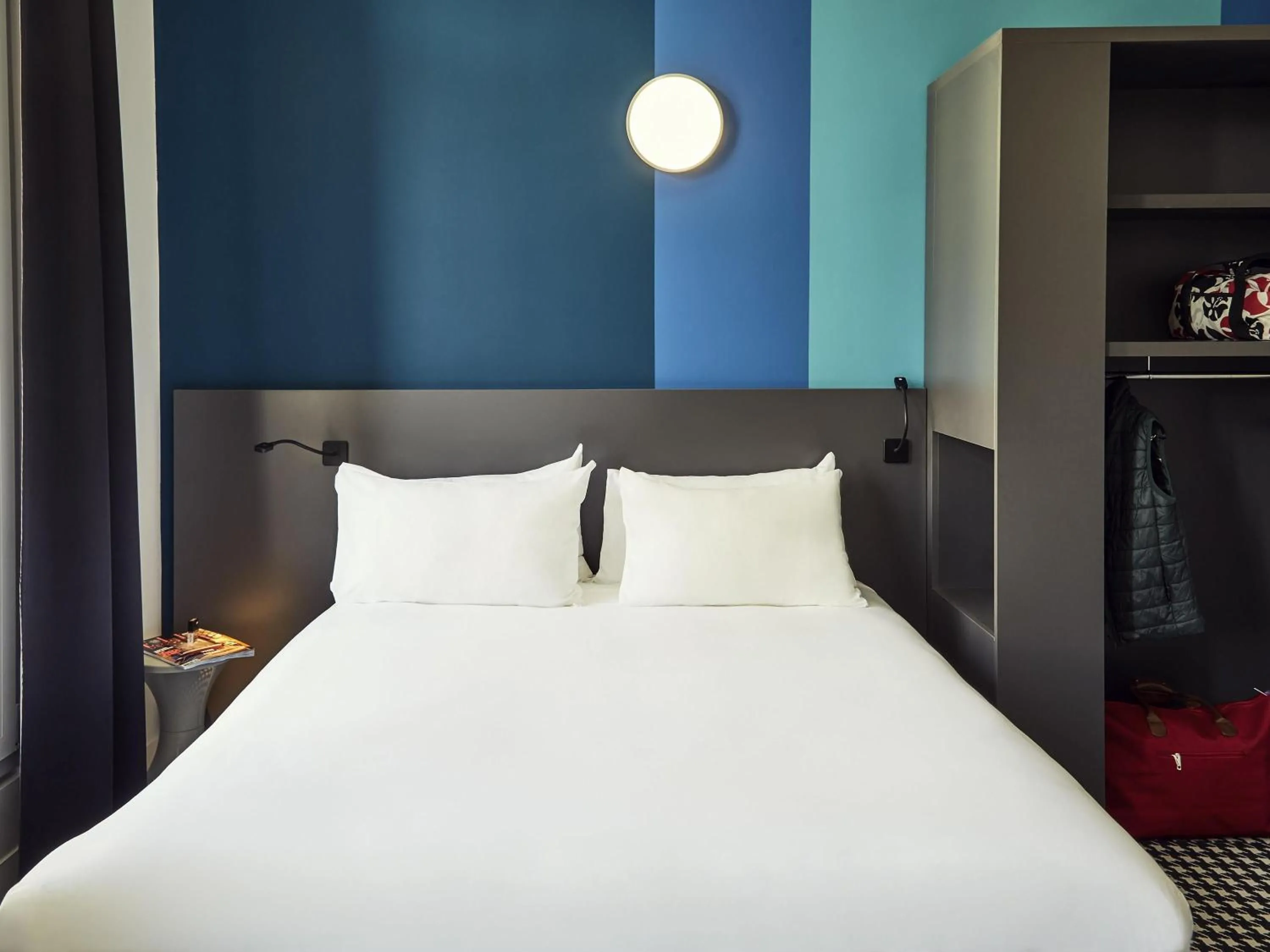 Standard One Double Bed in ibis Styles Marseille Vieux Port