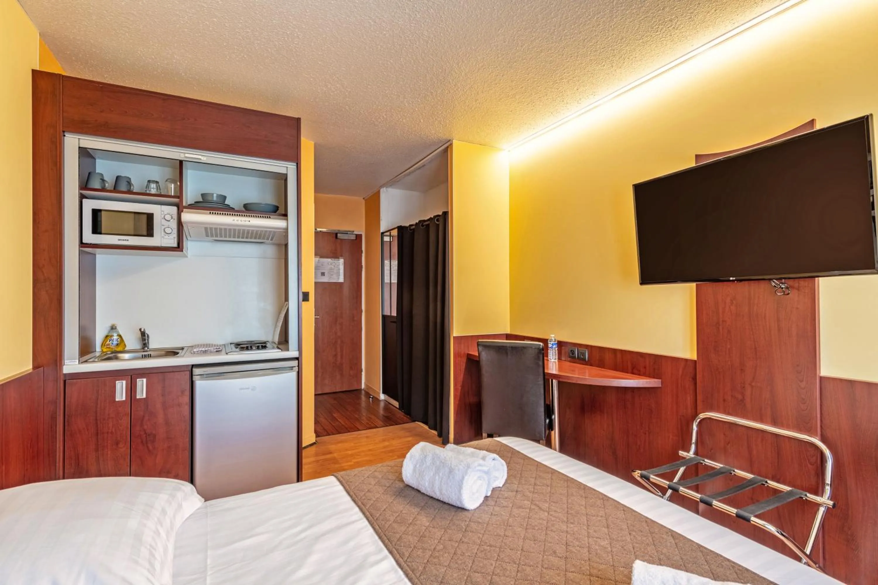 Double Room with Kitchenette in Logis Hotel Center