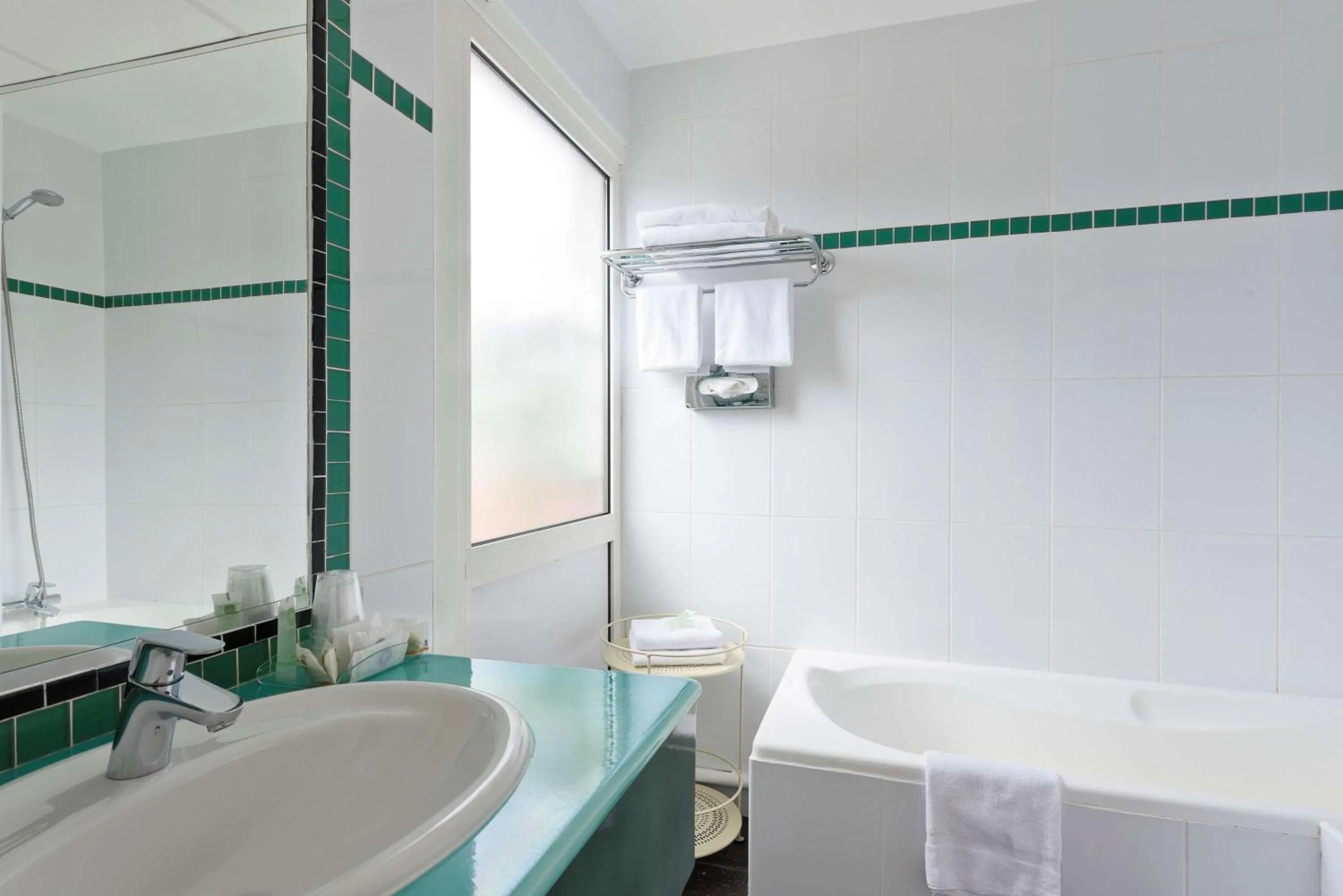 Family Twin Room with Sofa Bed and Kitchenette - Terrace/Non-Smoking in Best Western Astoria