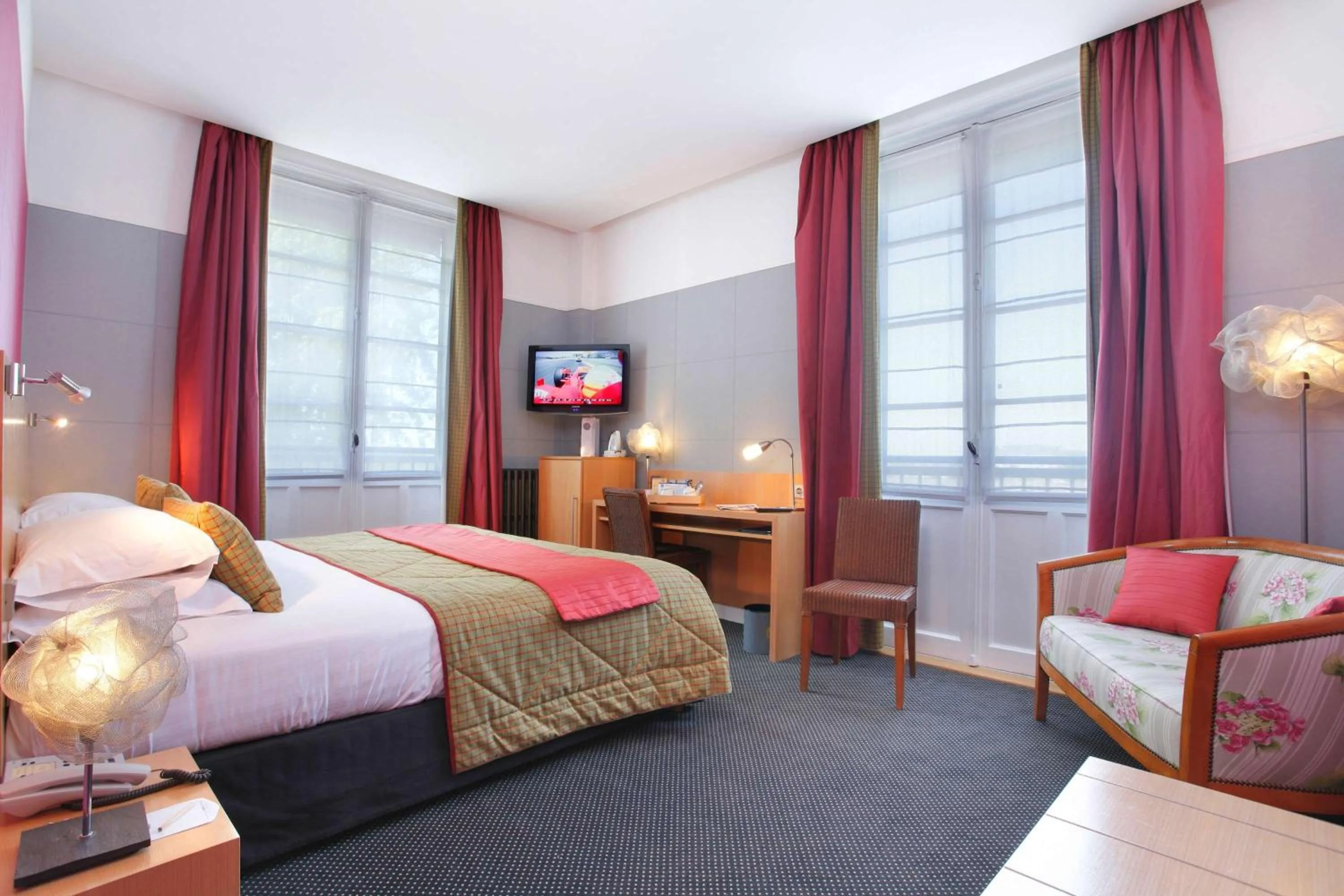 Executive King Room with River View in Best Western Adagio Saumur