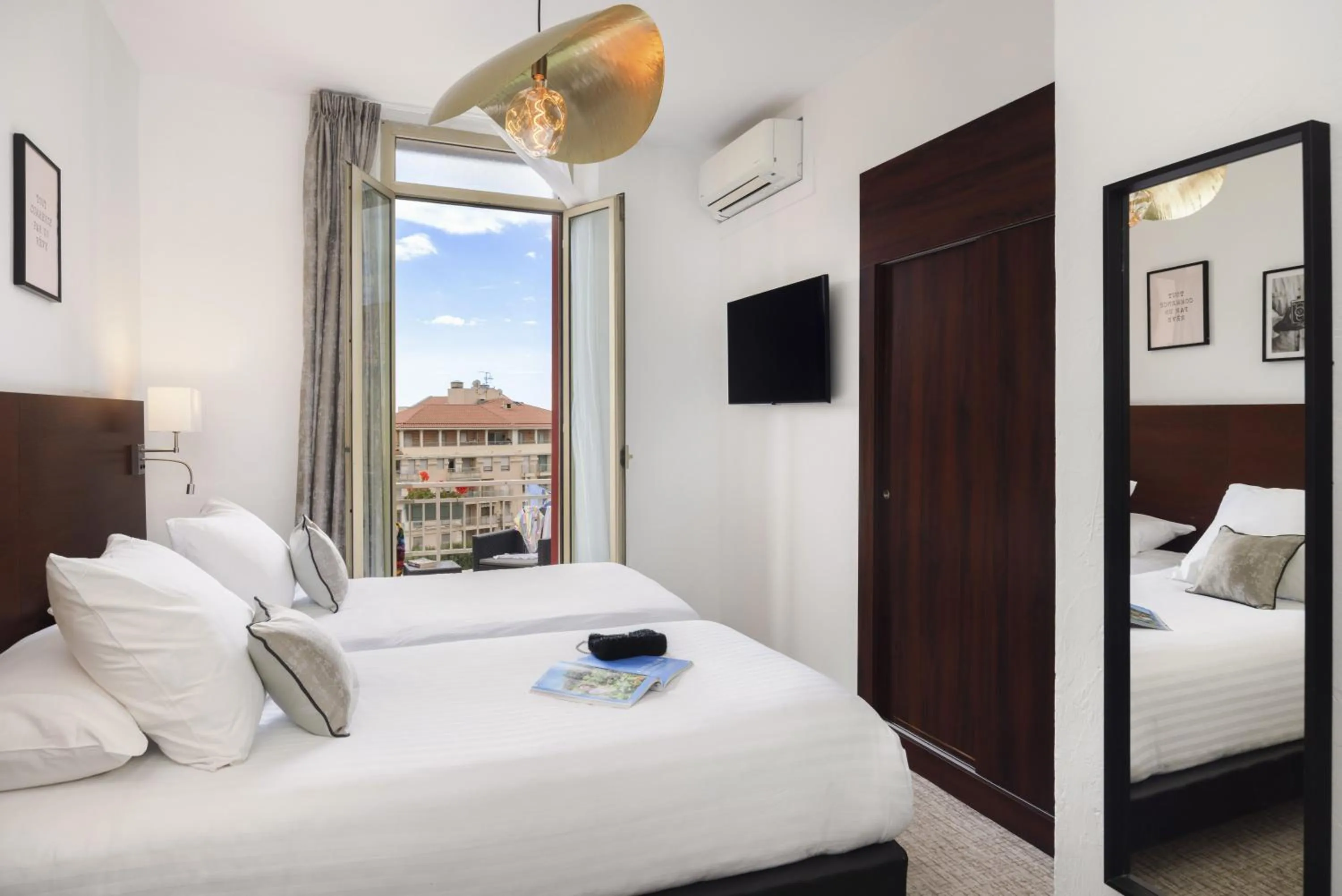 Deluxe Queen Room with Sea View - Non-Smoking in Best Western Hôtel des Orangers Cannes