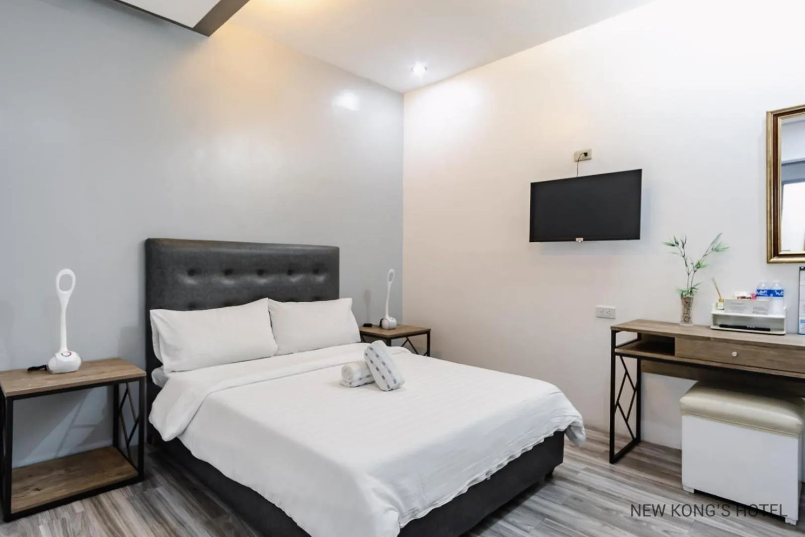Budget Double Room in New Kong's Hotel
