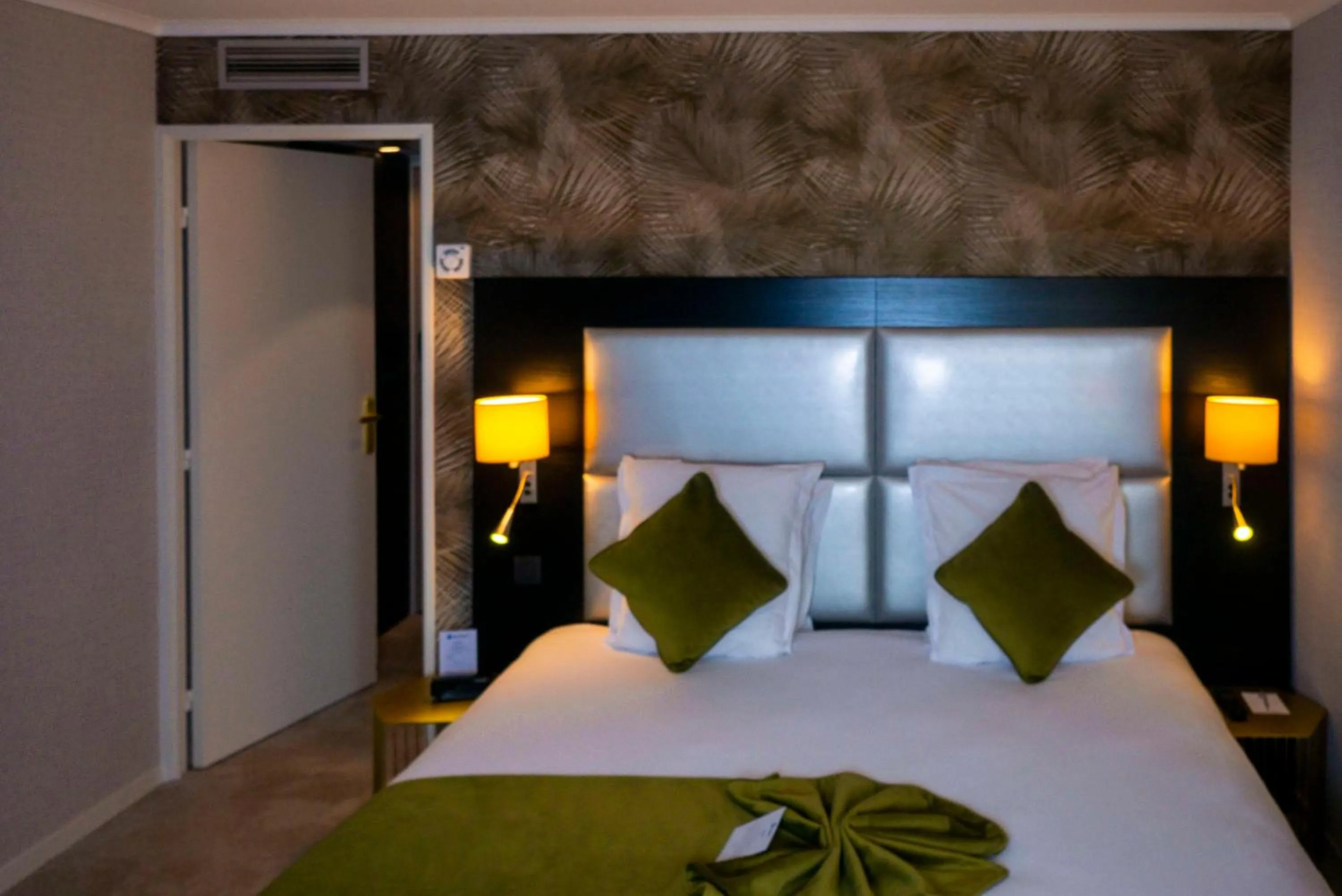 Standard Twin/Double Room with Sofa bed in Best Western Allegro Nation