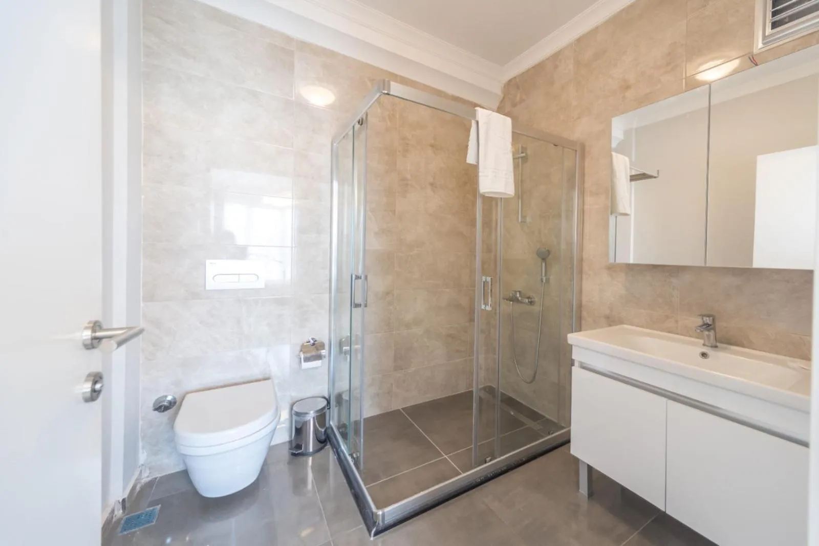 Standard Double Room in Green Hills Suites