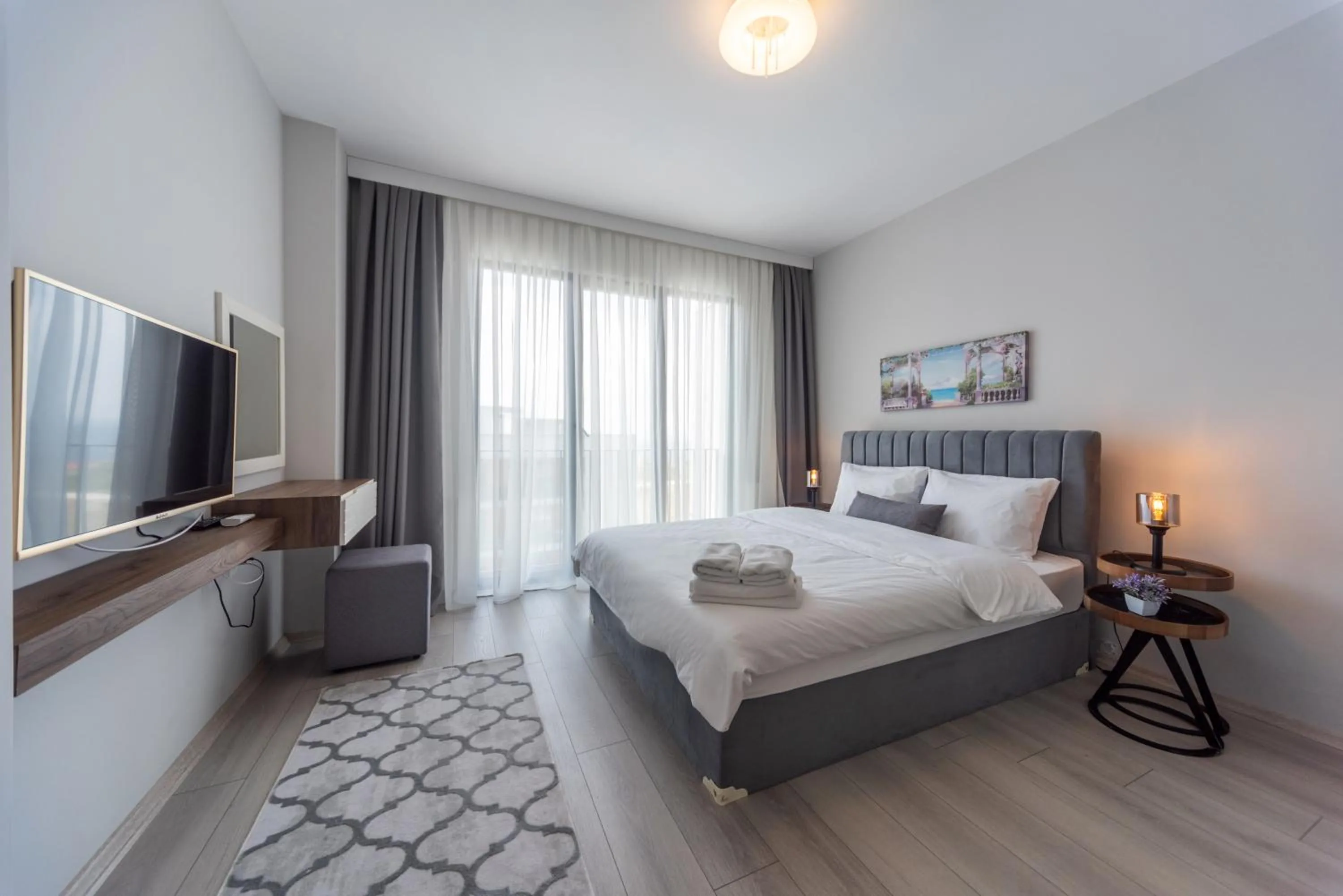 Deluxe Suite in Green Hills Suites