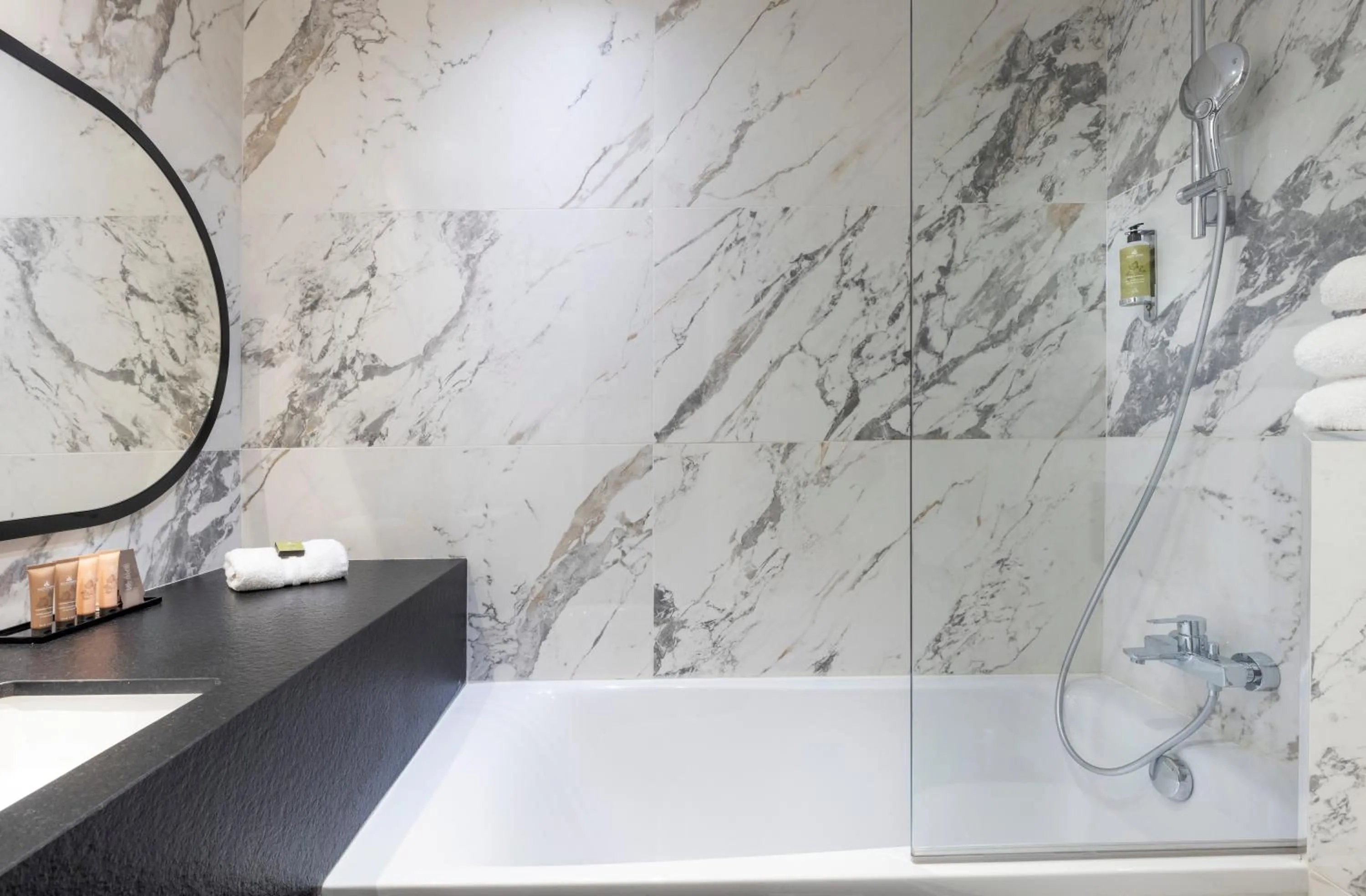 Superior Room with Bath in Hôtel Du Bois Champs-Elysées