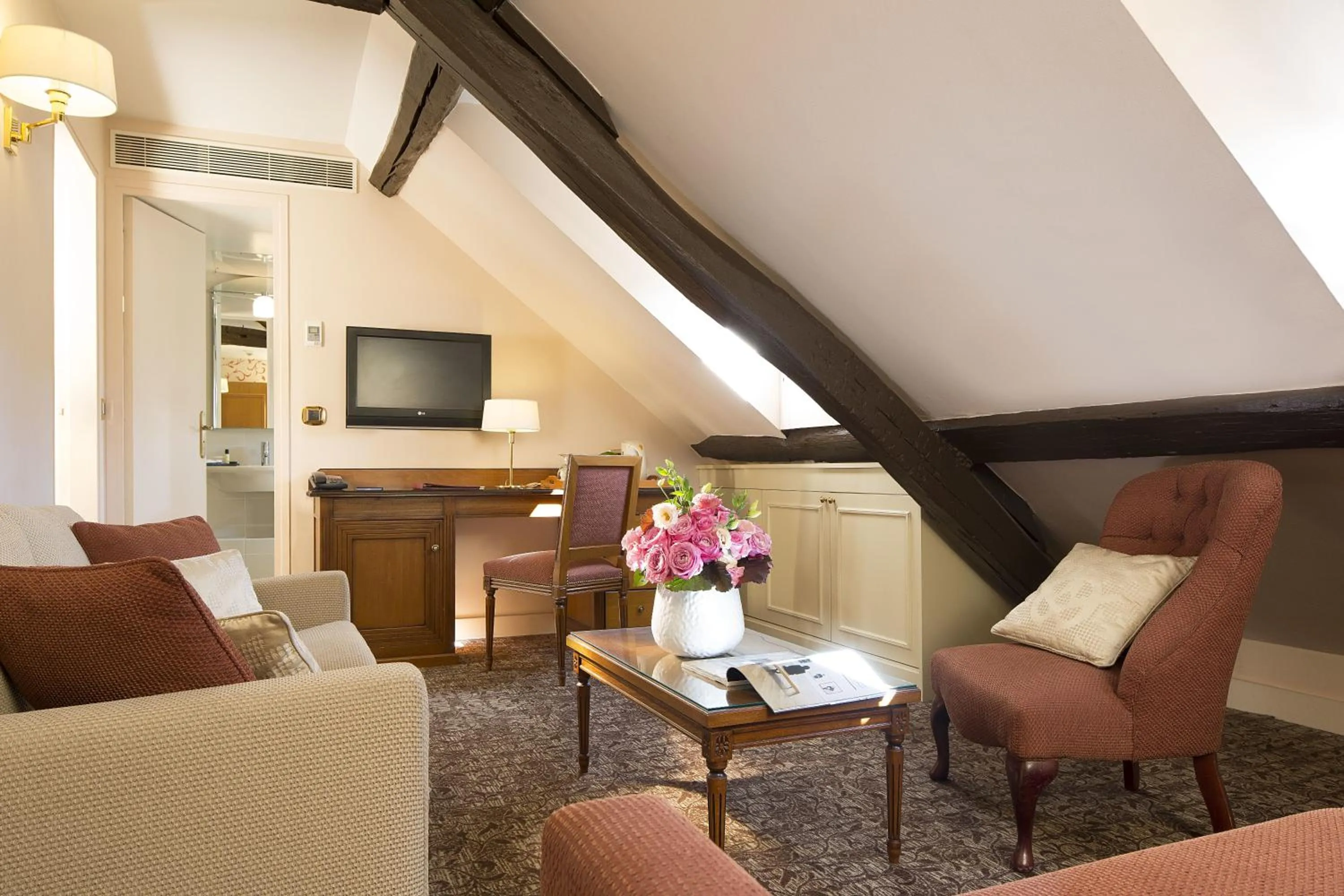 Suite in Queen Mary Opera