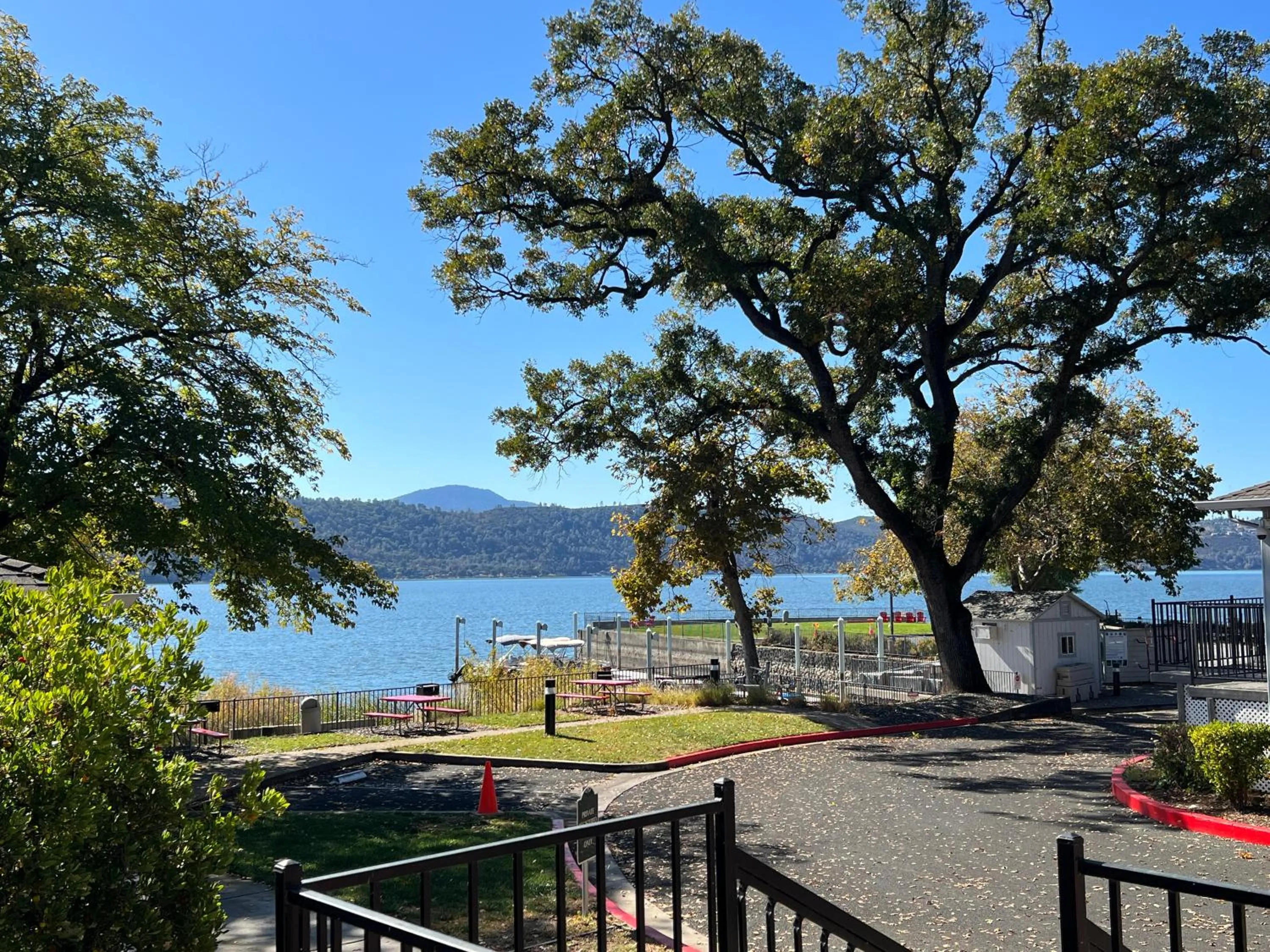 Deluxe Queen Studio  in Clear Lake Cottages & Marina