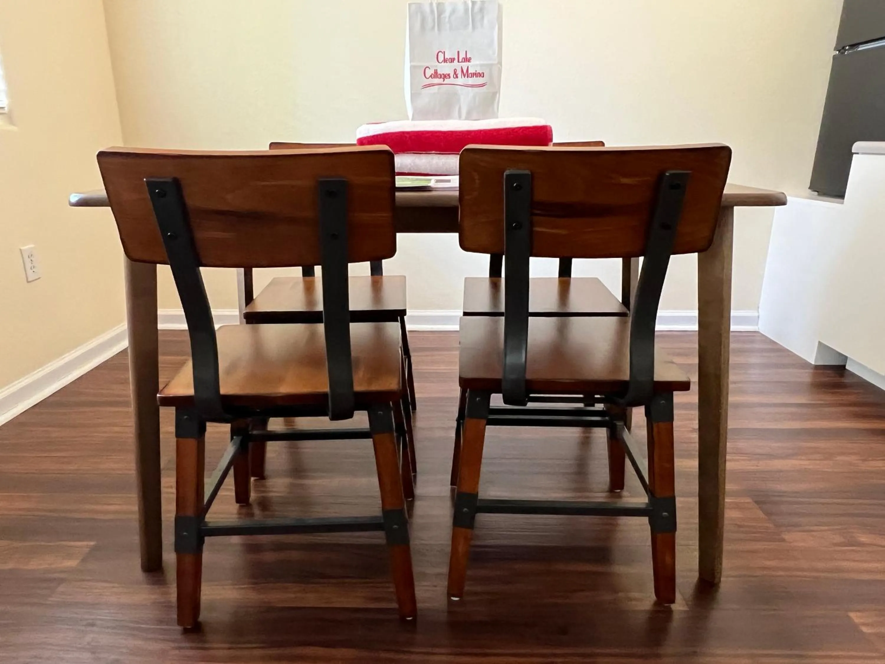 Queen Studio - Disability Access in Clear Lake Cottages & Marina