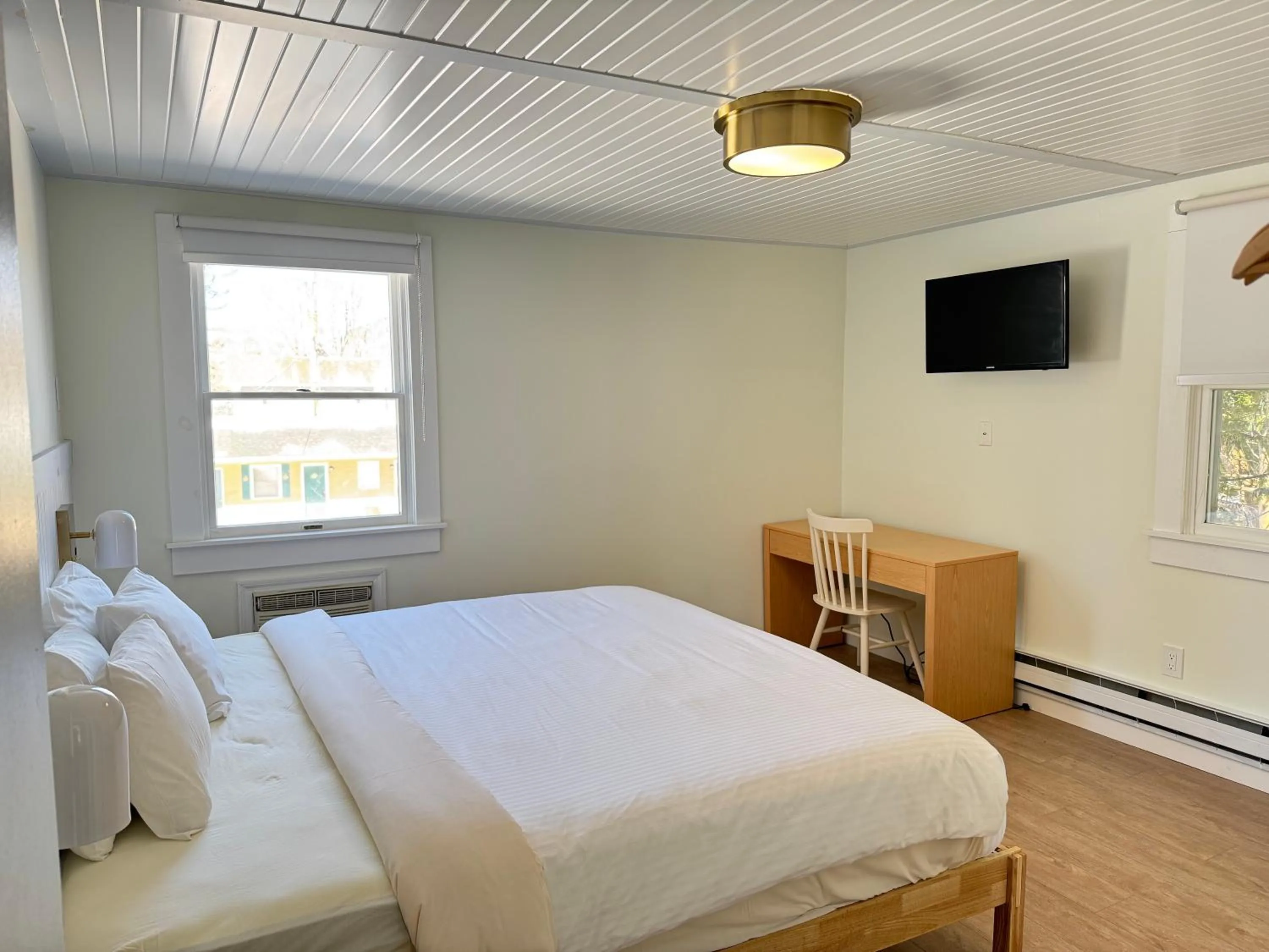 Deluxe King Studio in Maple Leaf Inn Lake Placid