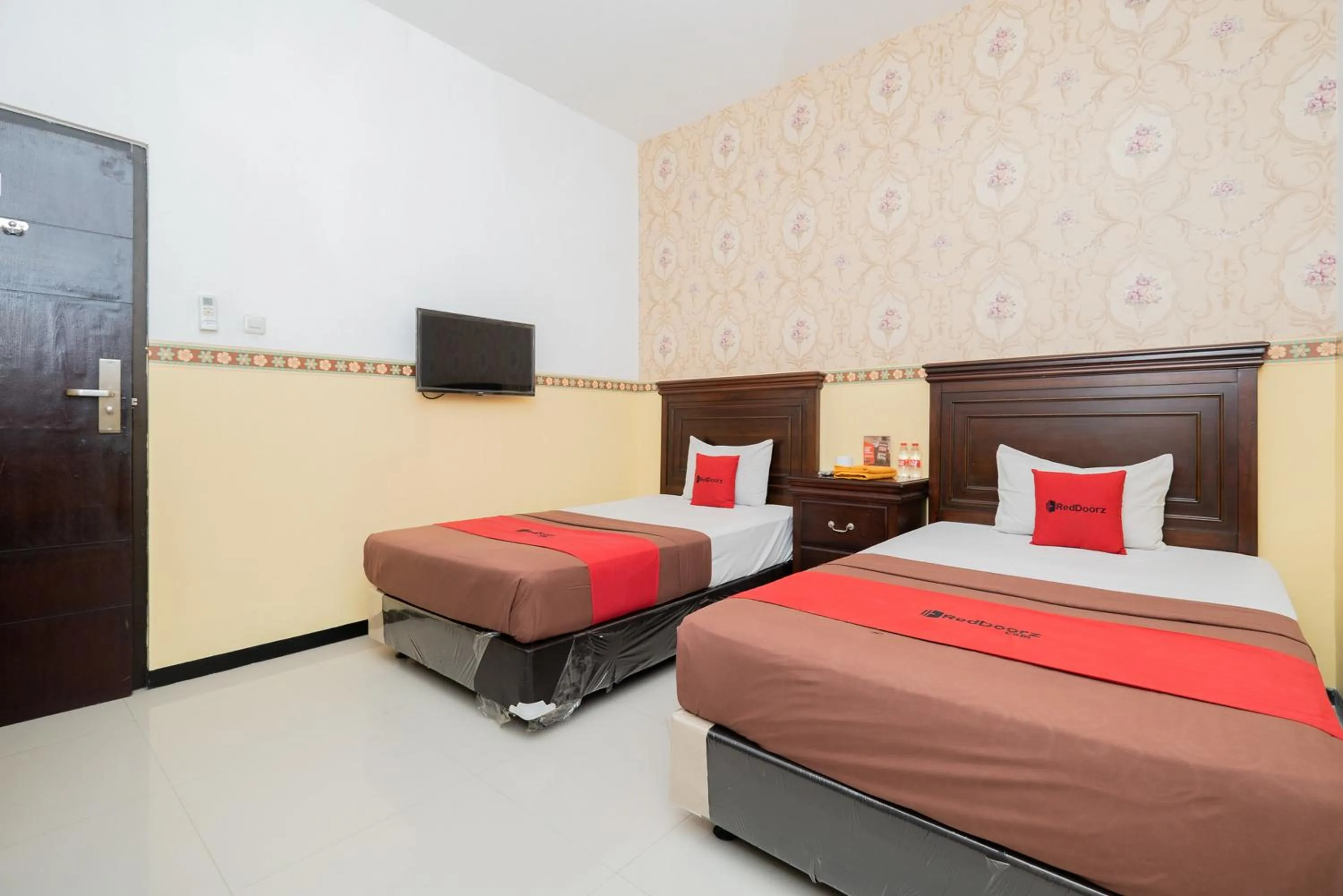Standard Twin Room in RedDoorz near Taman Krida Budaya Malang
