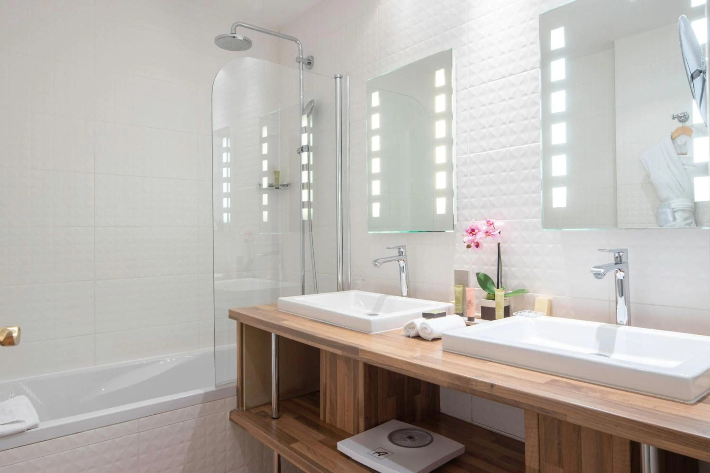 Family Room - 2 Bedrooms in Bradford Elysées - Astotel