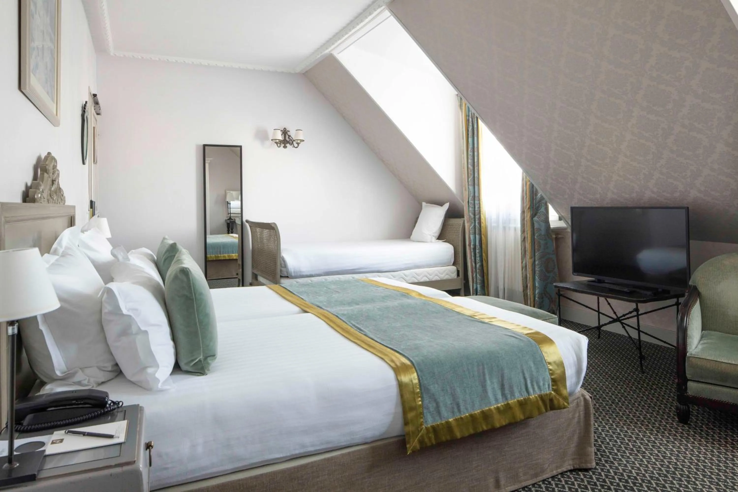 Triple Room in Bradford Elysées - Astotel