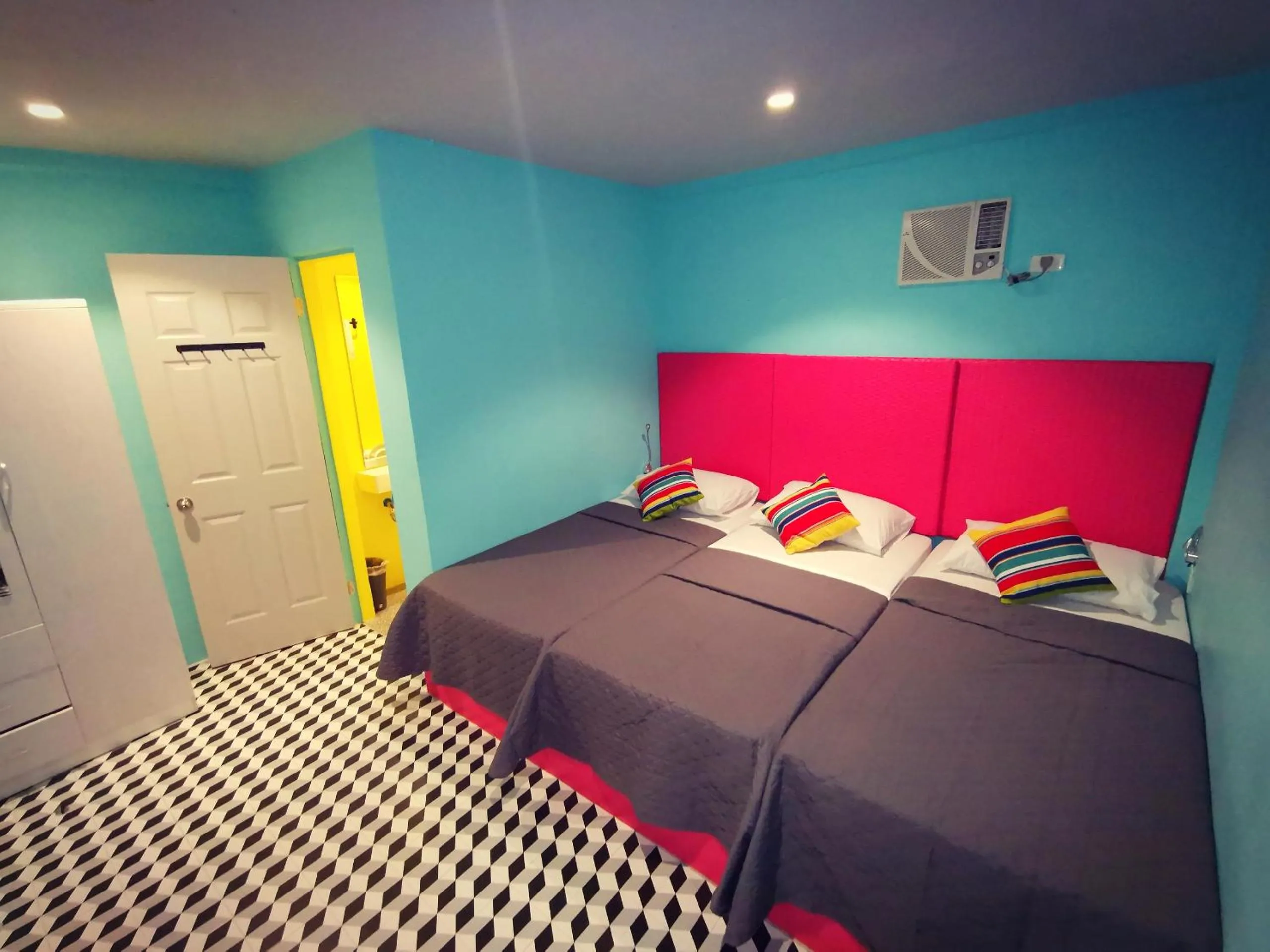 Triple Room with Private Bathroom in Way Shack Hostel