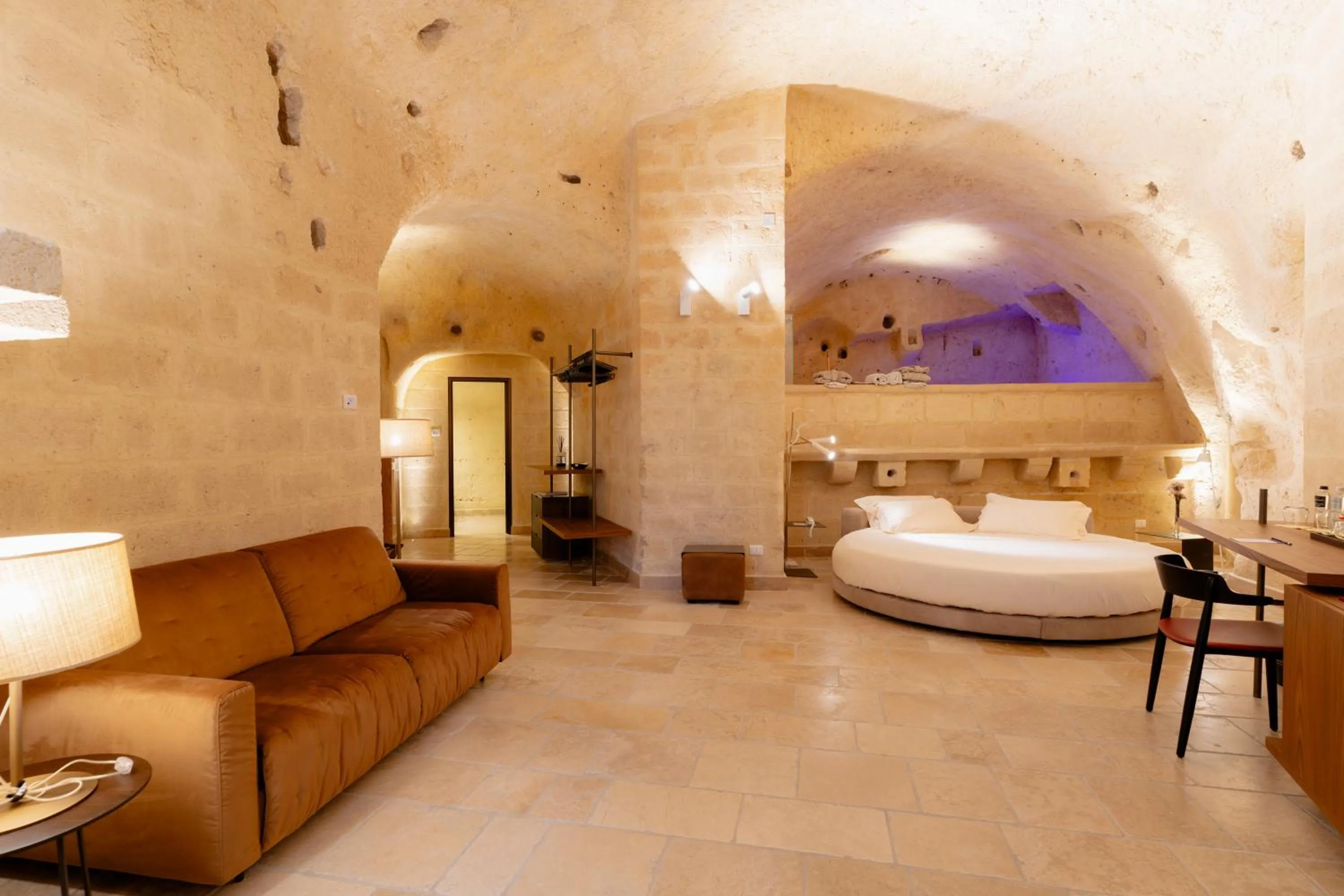 King Suite with Spa Bath in BV Quarry Matera