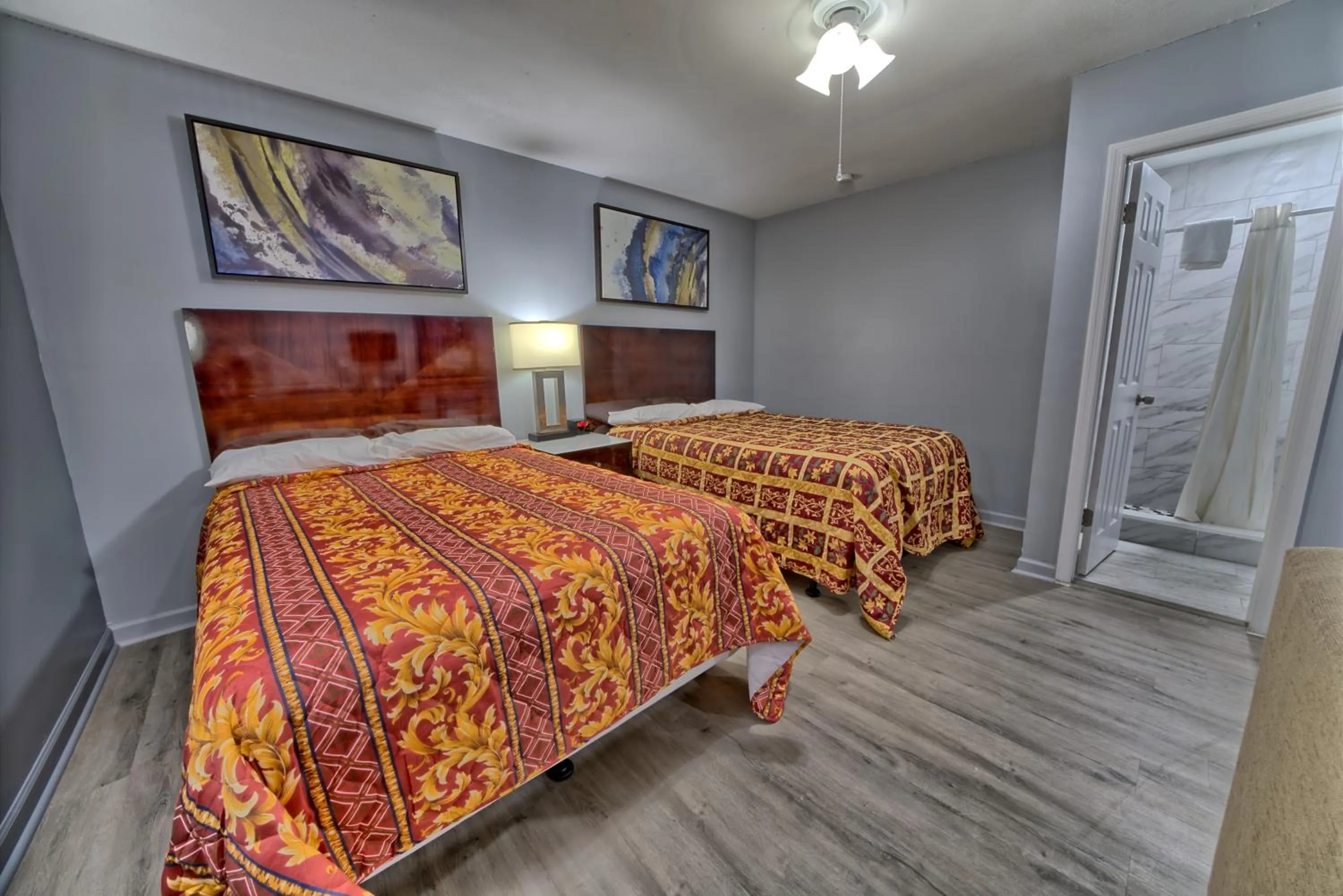 Deluxe Family Room in Aqua View Motel