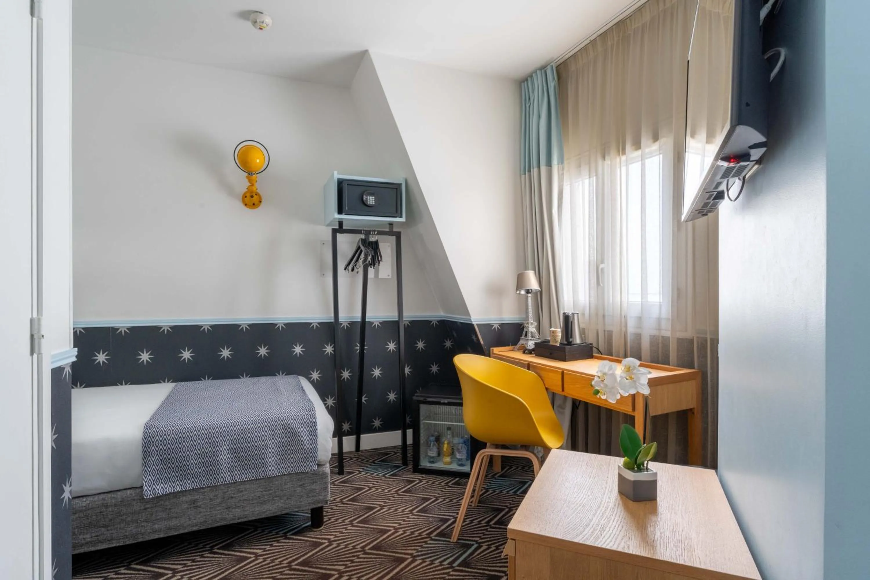 Small Single Room in Hôtel Augustin - Astotel