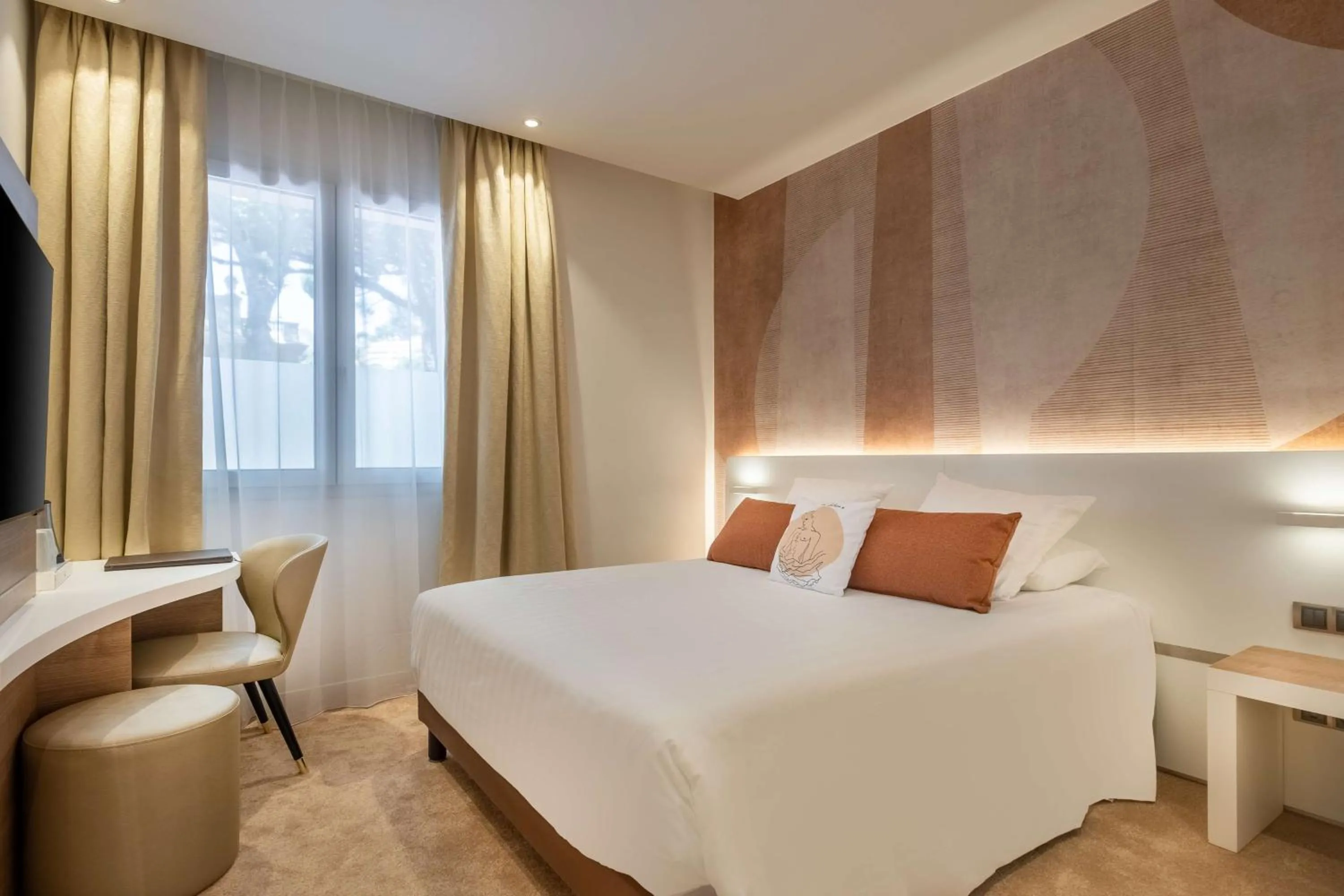 Classic Queen Room in Best Western Premier Hotel Prince de Galles