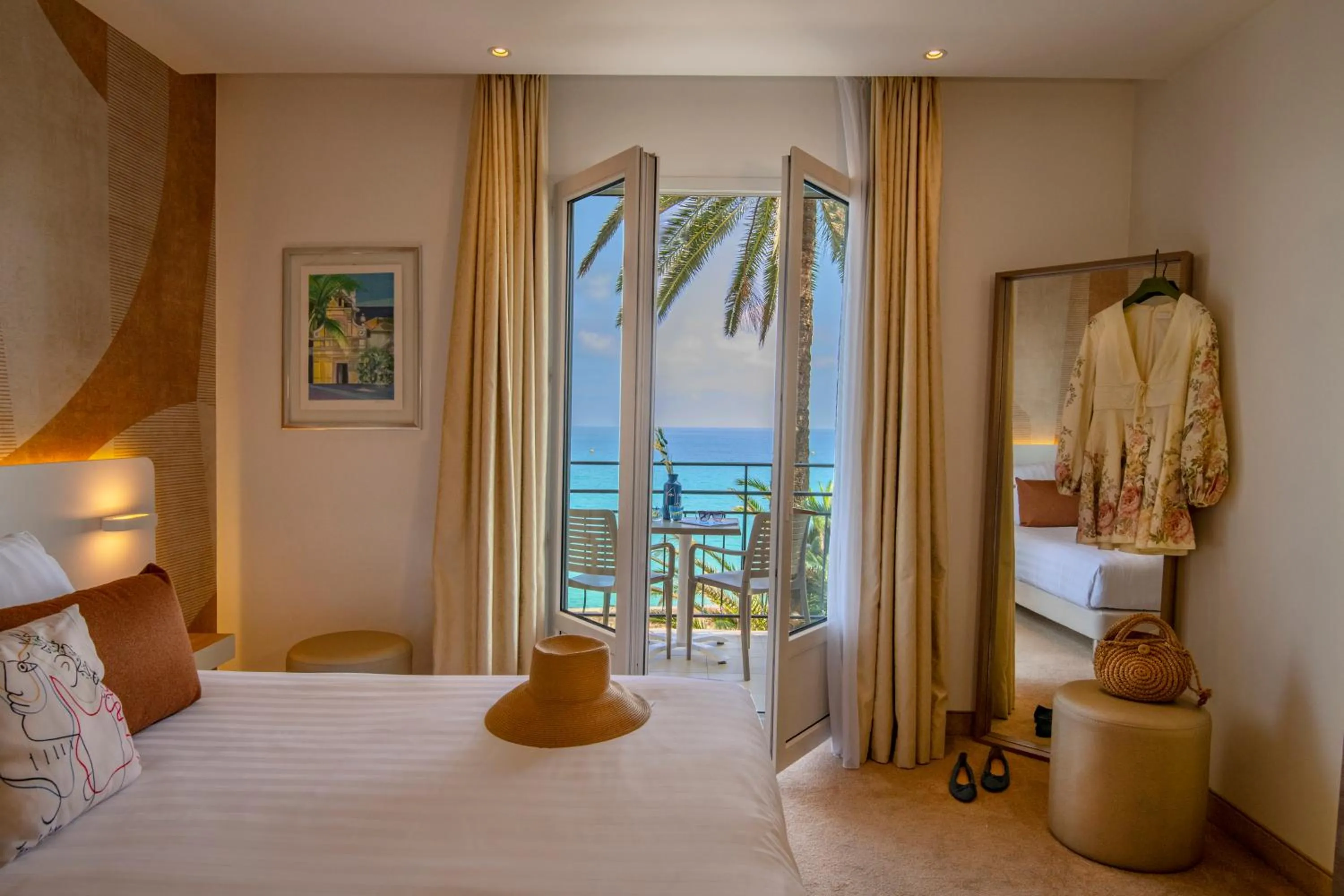 Deluxe Queen Room with Sea View in Best Western Premier Hotel Prince de Galles