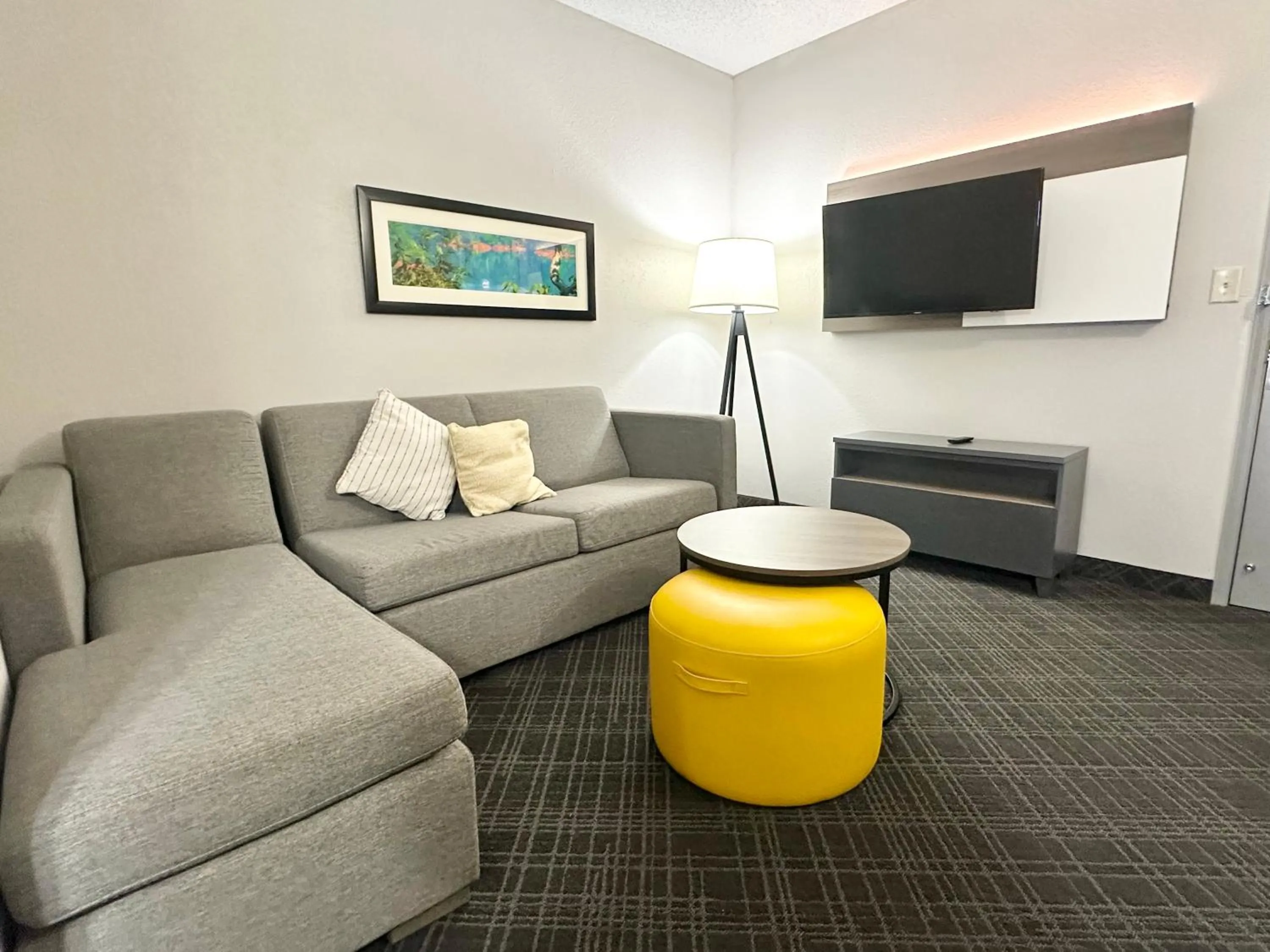 King Suite with Sofa Bed - Non Smoking in Comfort Inn & Suites Calhoun South