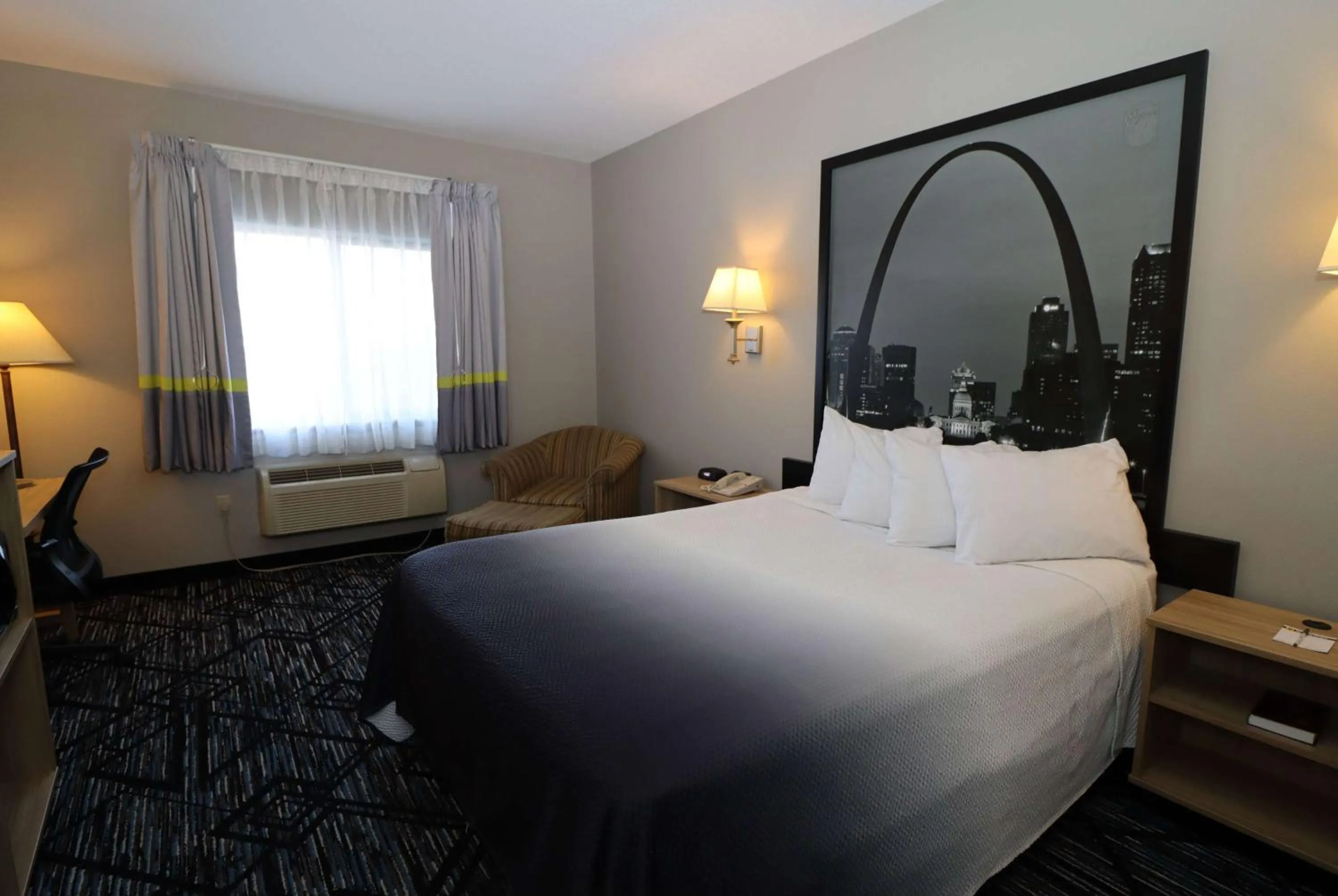 Queen Room - Mobility Access/Non-Smoking in Super 8 by Wyndham Perryville