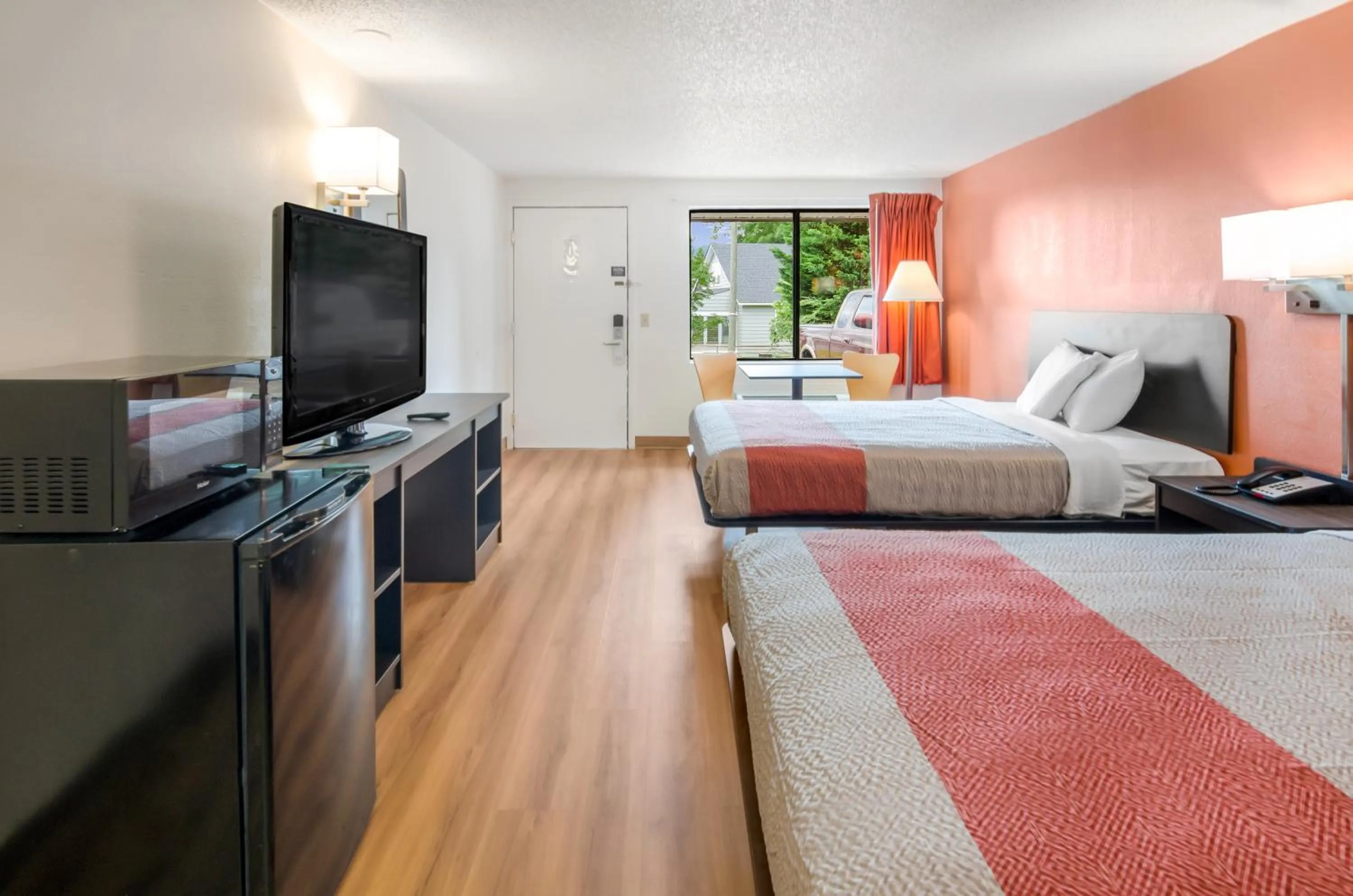 Deluxe Quadruple Room - Smoking in Motel 6-Salem, VA