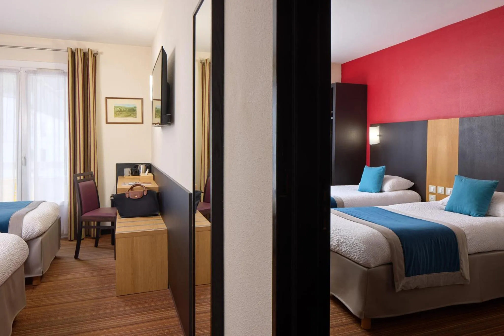Two Connecting Comfort Twin Rooms in Hôtel Roissy